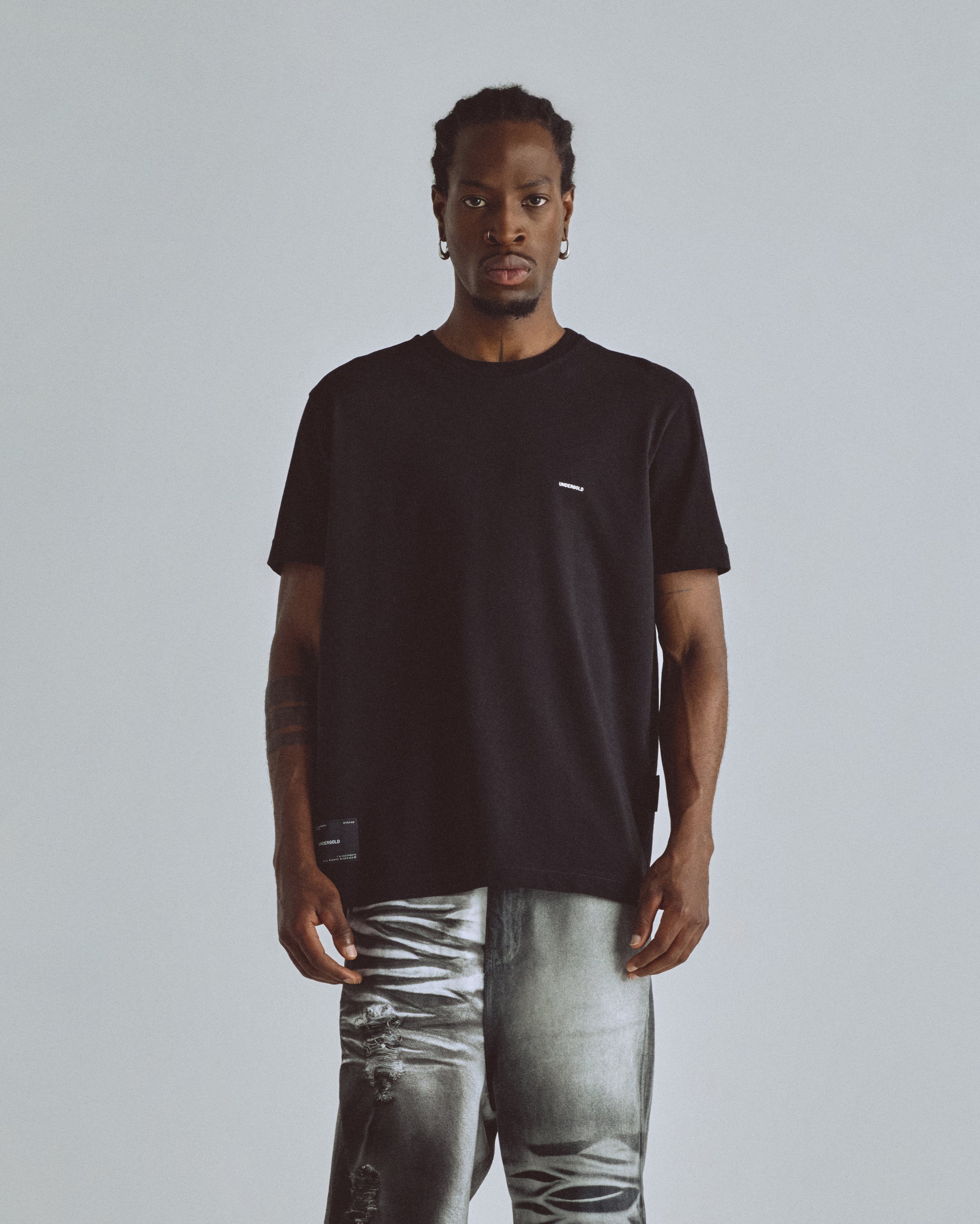 BASICS TINY LOGO REGULAR FIT TSHIRT BLACK