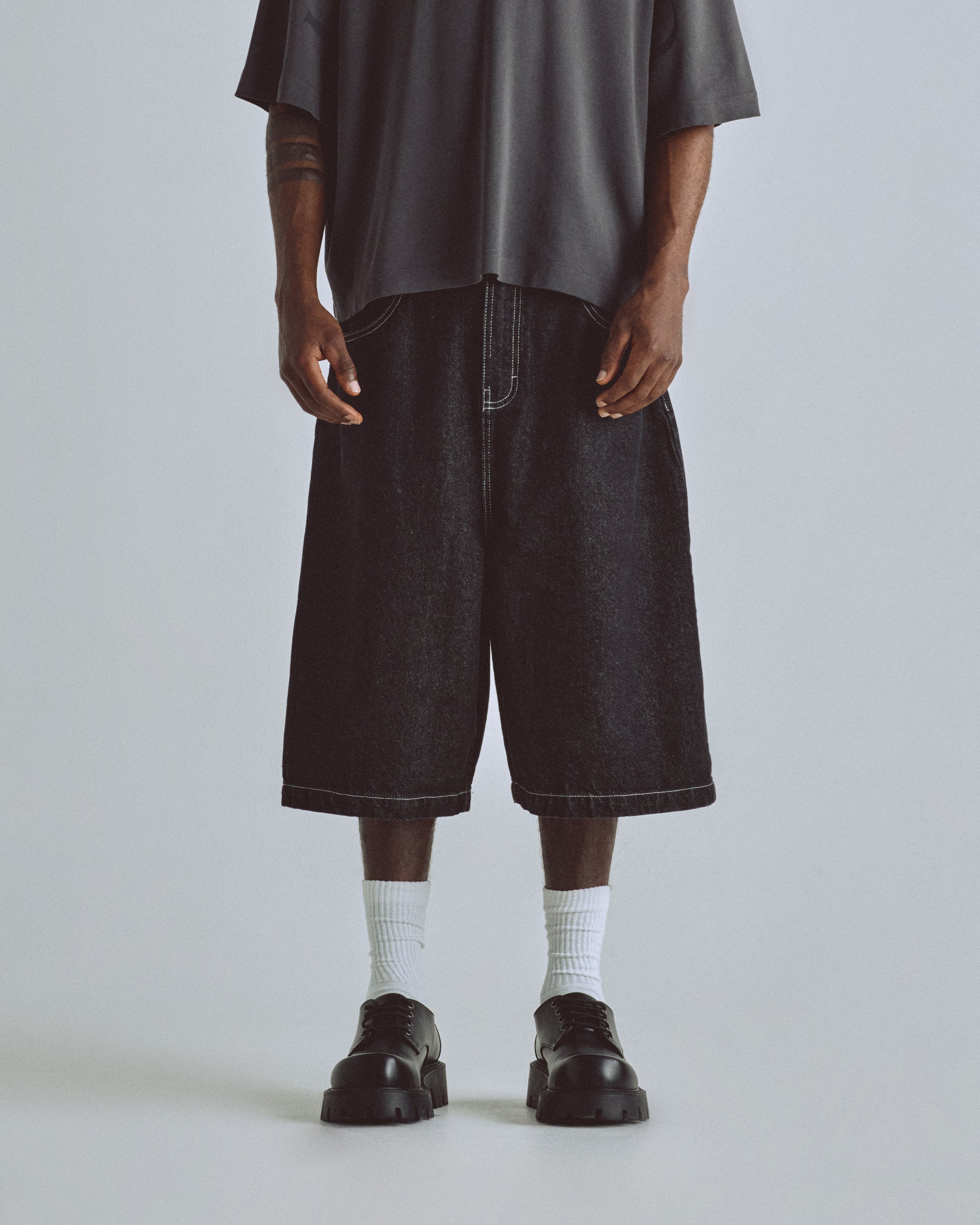 BASICS UNDGLD DENIM SHORT BLACK