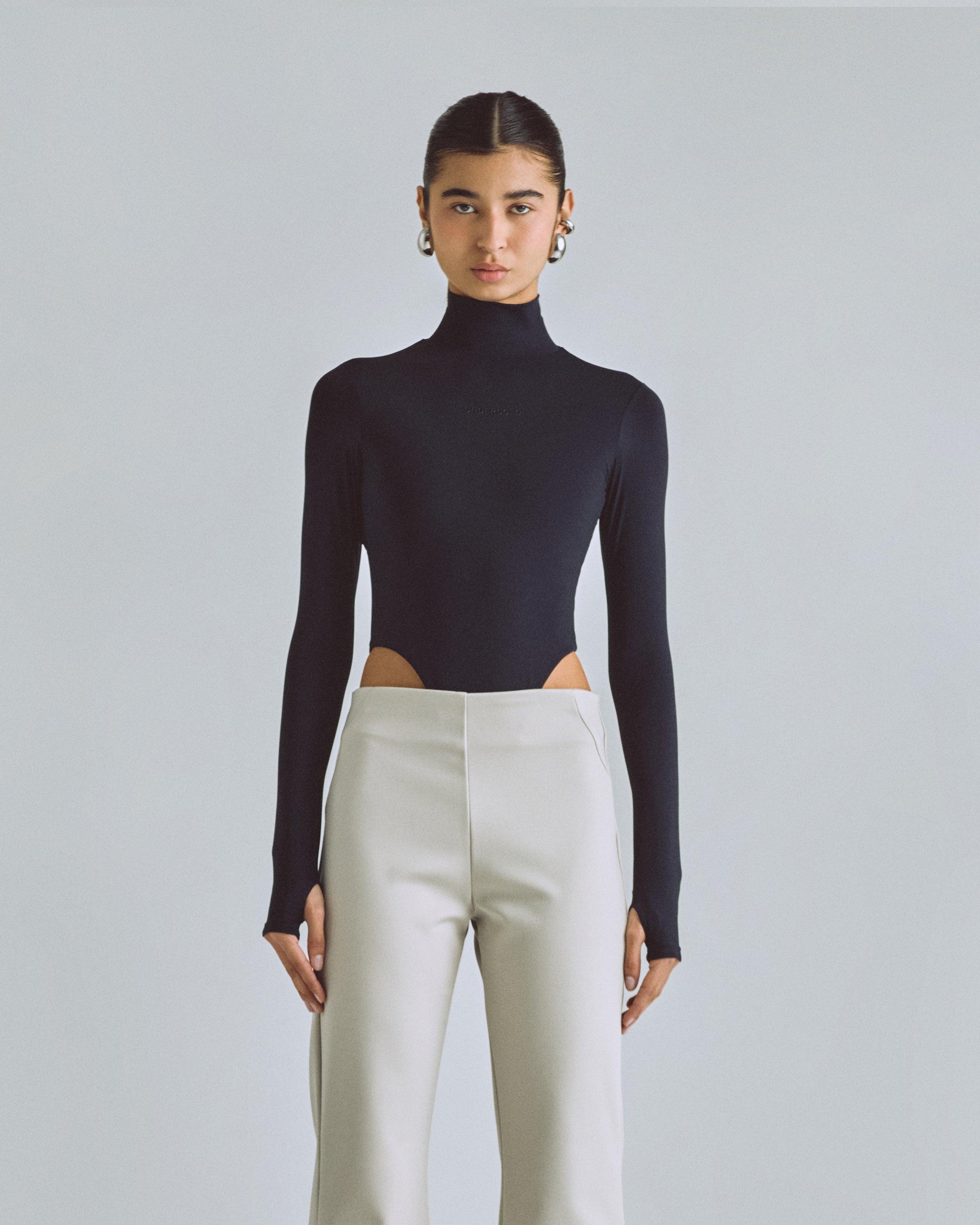 BASICS TURTLENECK BACKLESS BODY BLACK