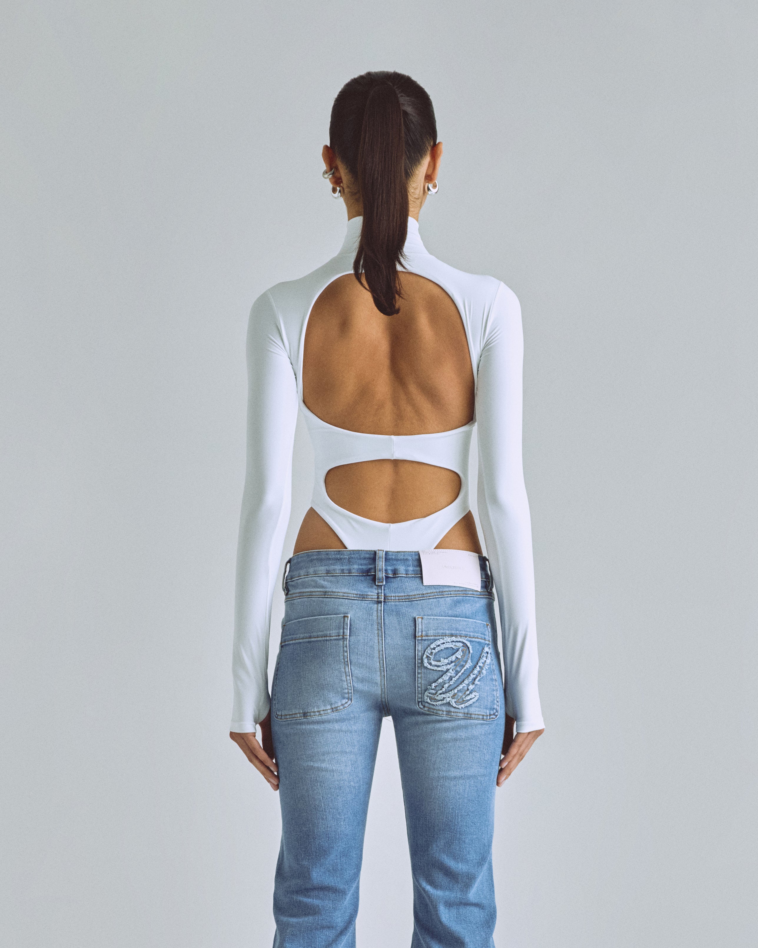 BASICS TURTLENECK BACKLESS BODY WHITE