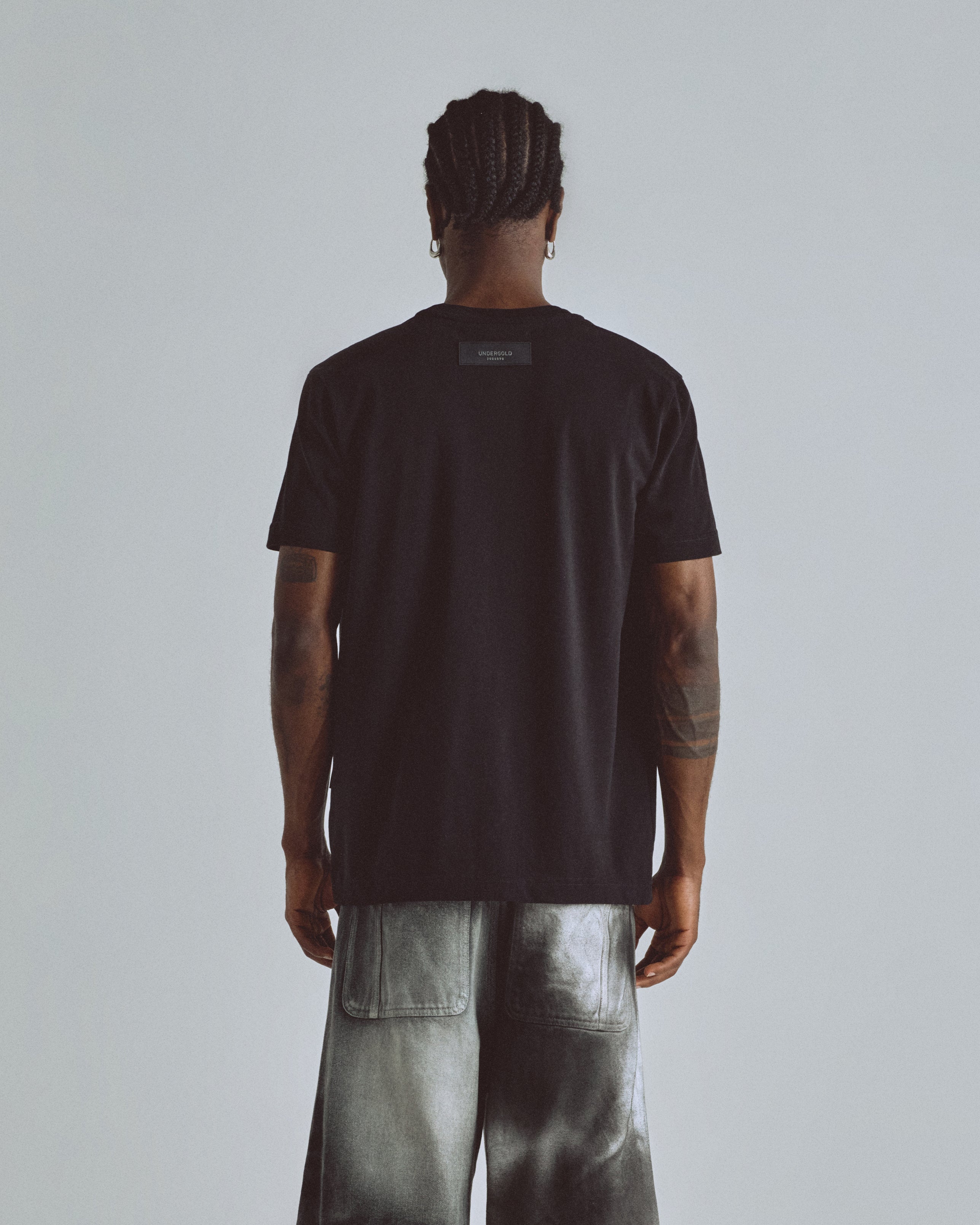 BASICS TINY LOGO REGULAR FIT TSHIRT BLACK