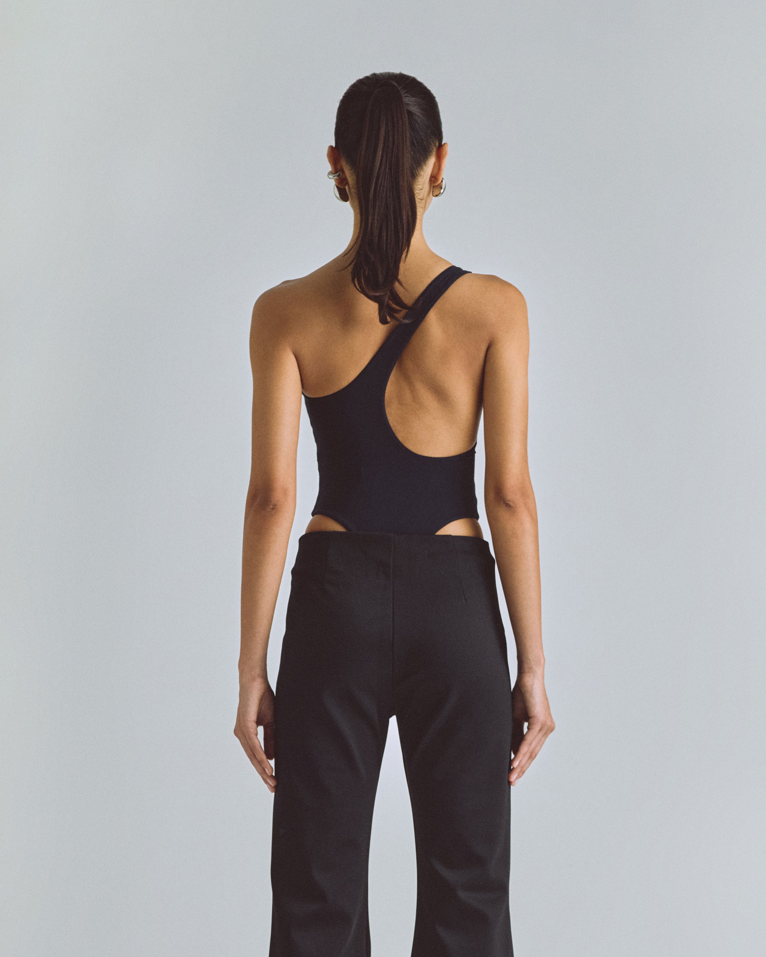 BASICS ONE SHOULDER BODY BLACK
