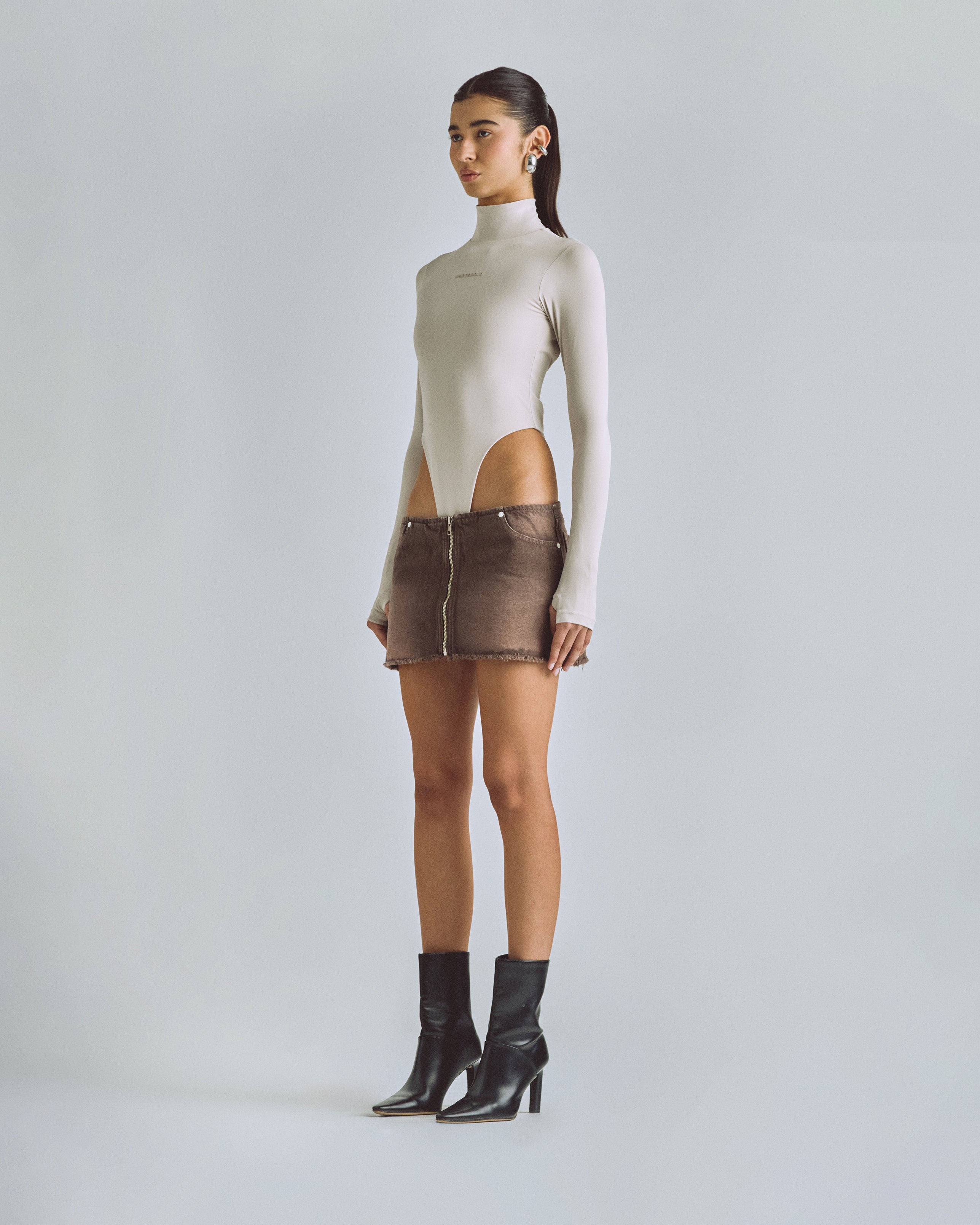 BODY TURTLENECK BACKLESS CREAM