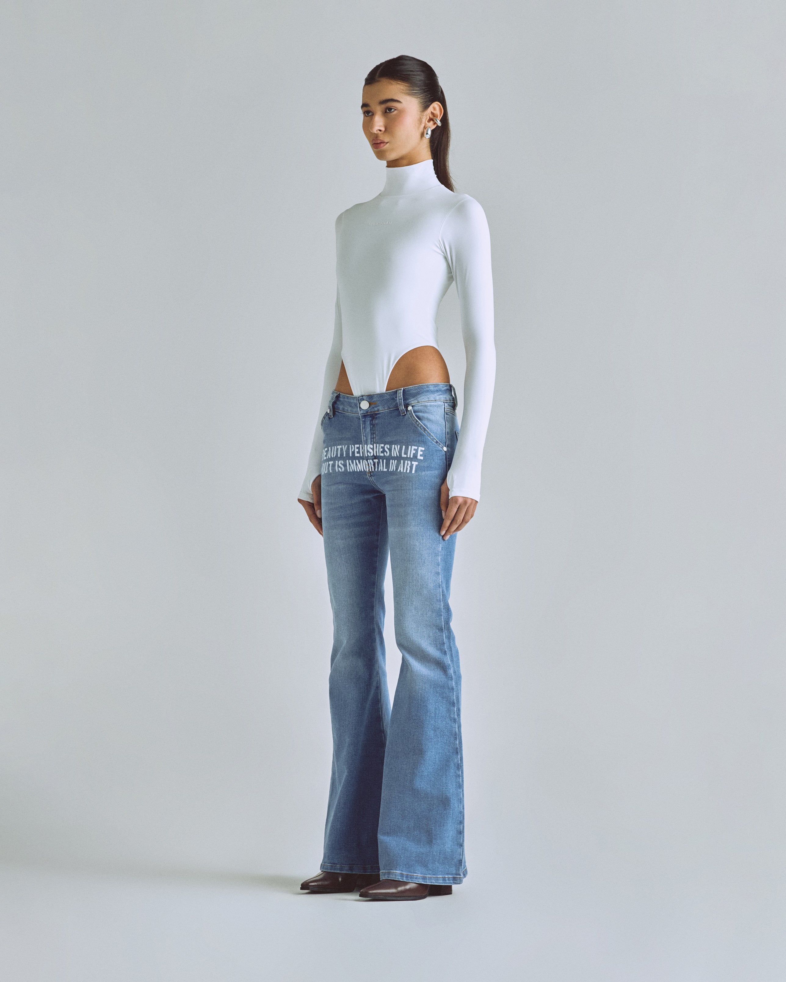 BASICS TURTLENECK BACKLESS BODY WHITE