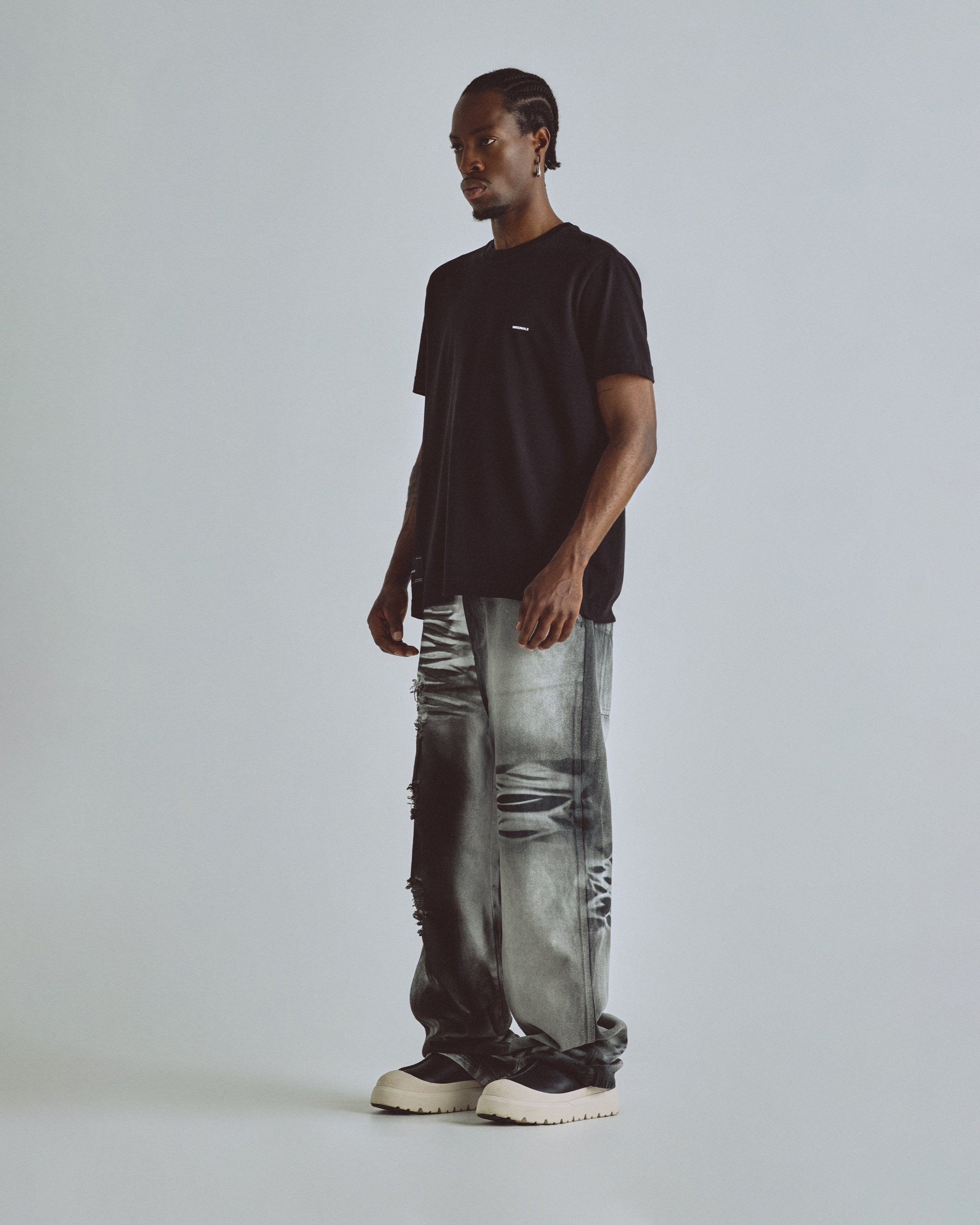 BASICS TINY LOGO REGULAR FIT TSHIRT BLACK