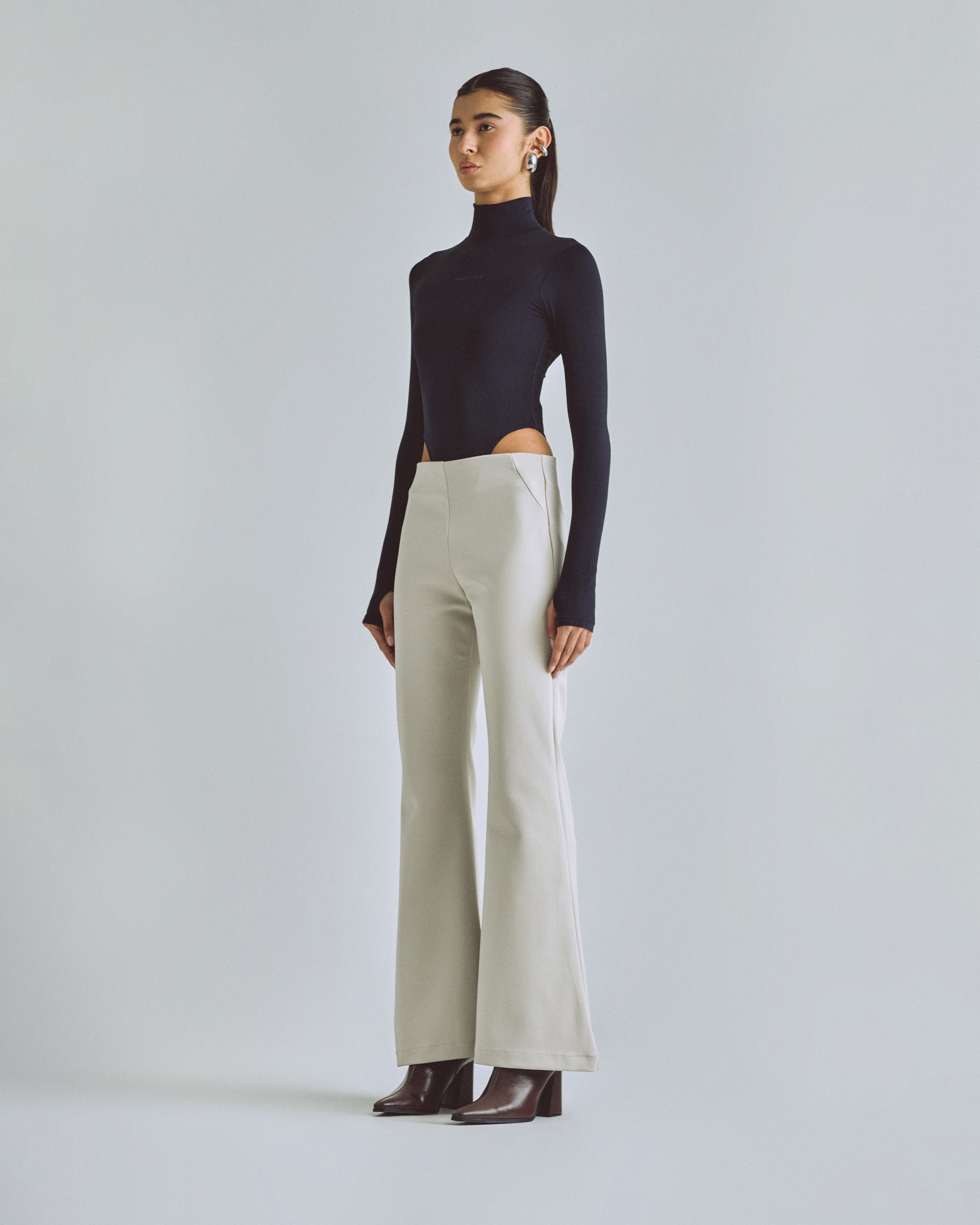 BASICS TURTLENECK BACKLESS BODY BLACK