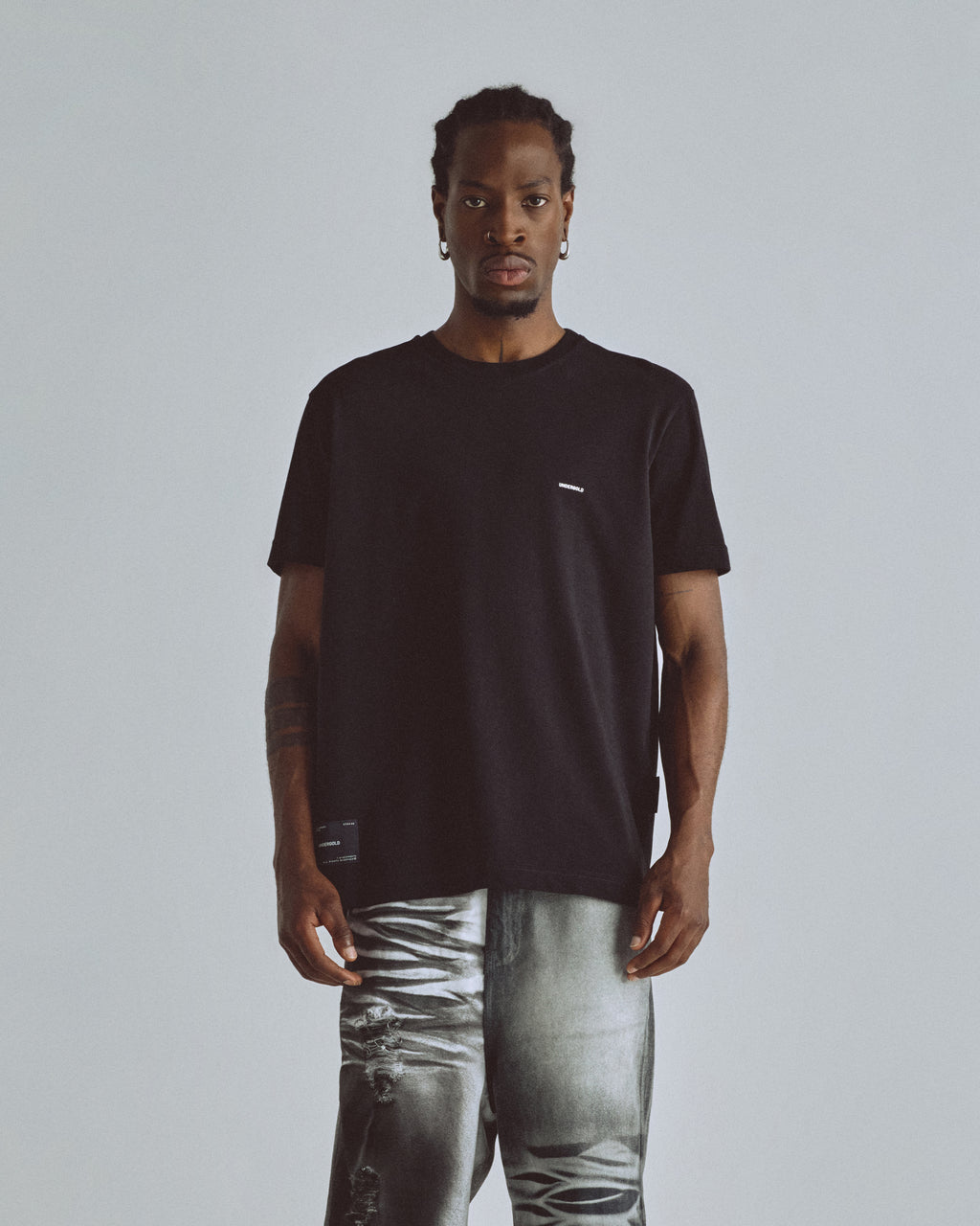 BASICS TINY LOGO REGULAR FIT TSHIRT BLACK