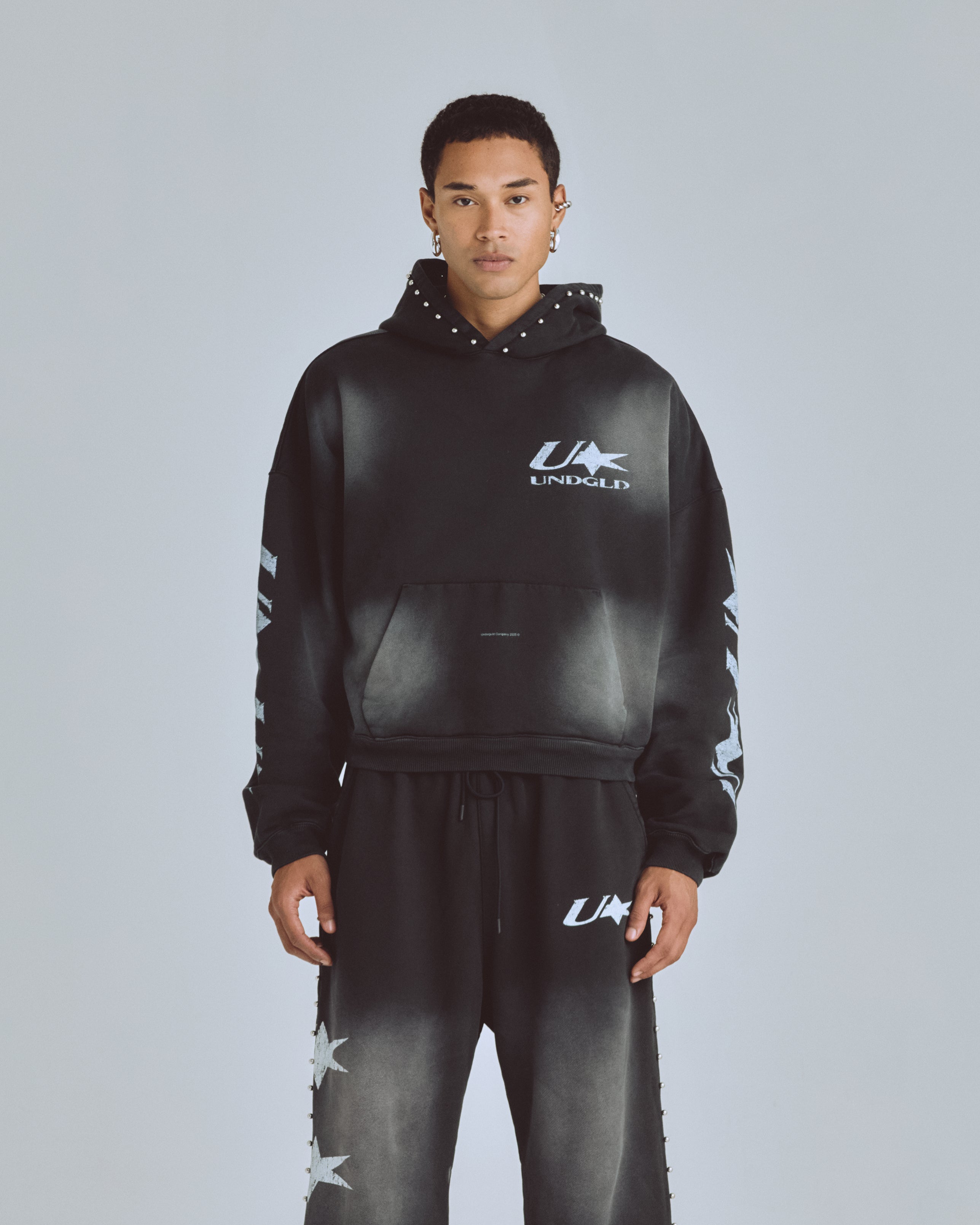 AGNUS DEI U STAR BOXY FIT HOODIE SMOKEY BLACK