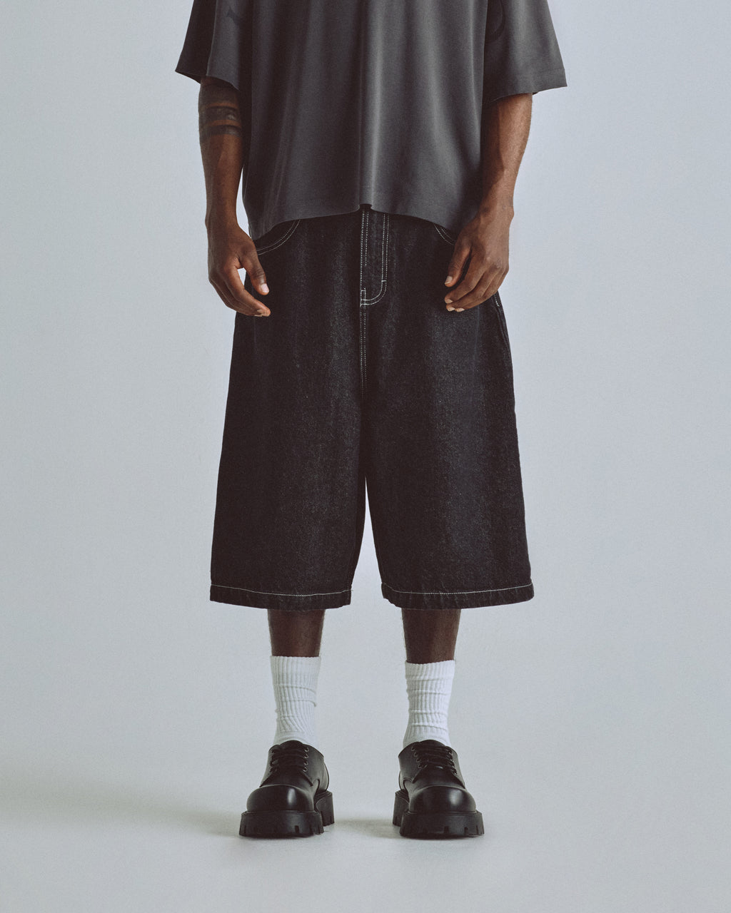 BASICS UNDGLD DENIM SHORT BLACK
