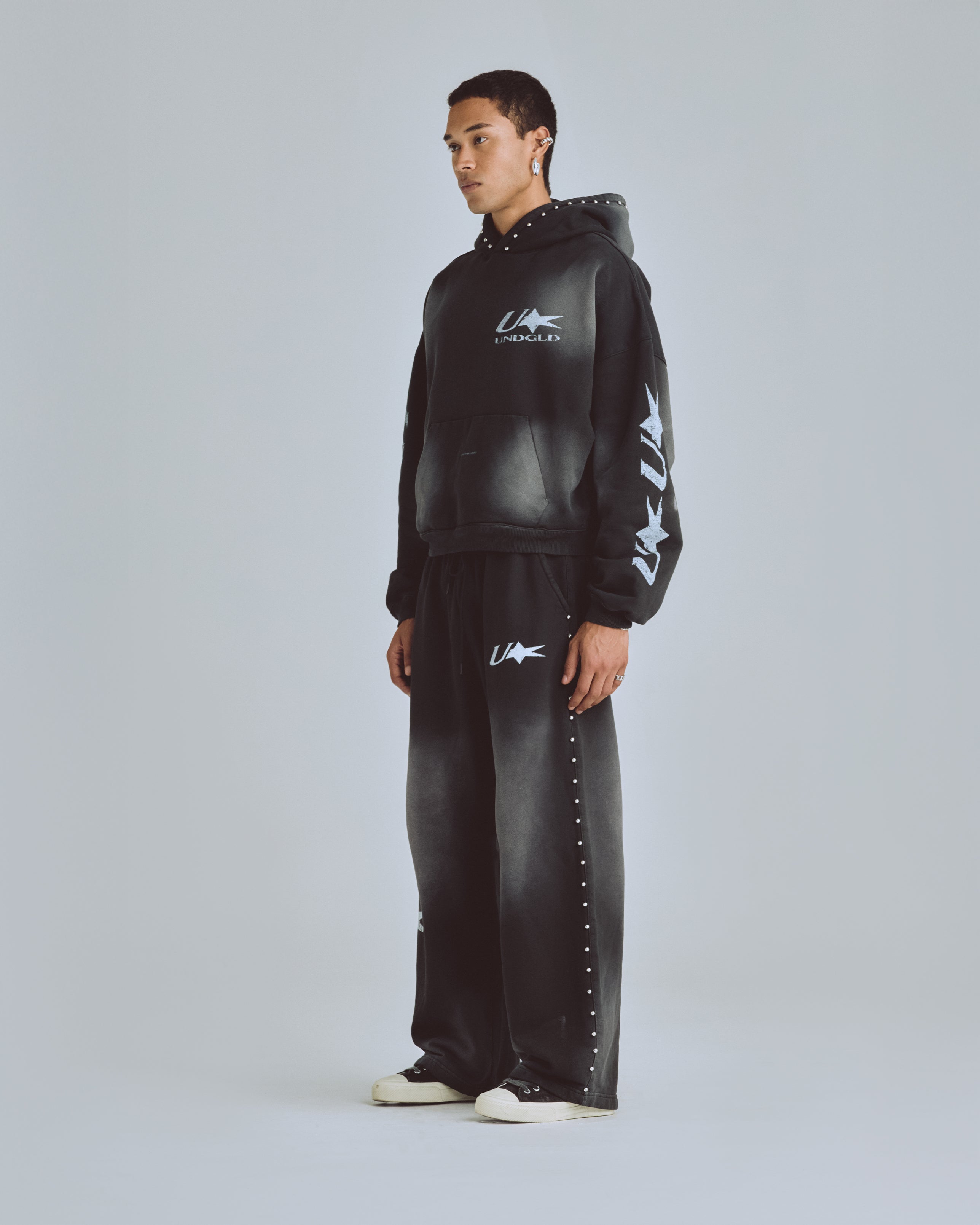 AGNUS DEI U STAR BOXY FIT HOODIE SMOKEY BLACK