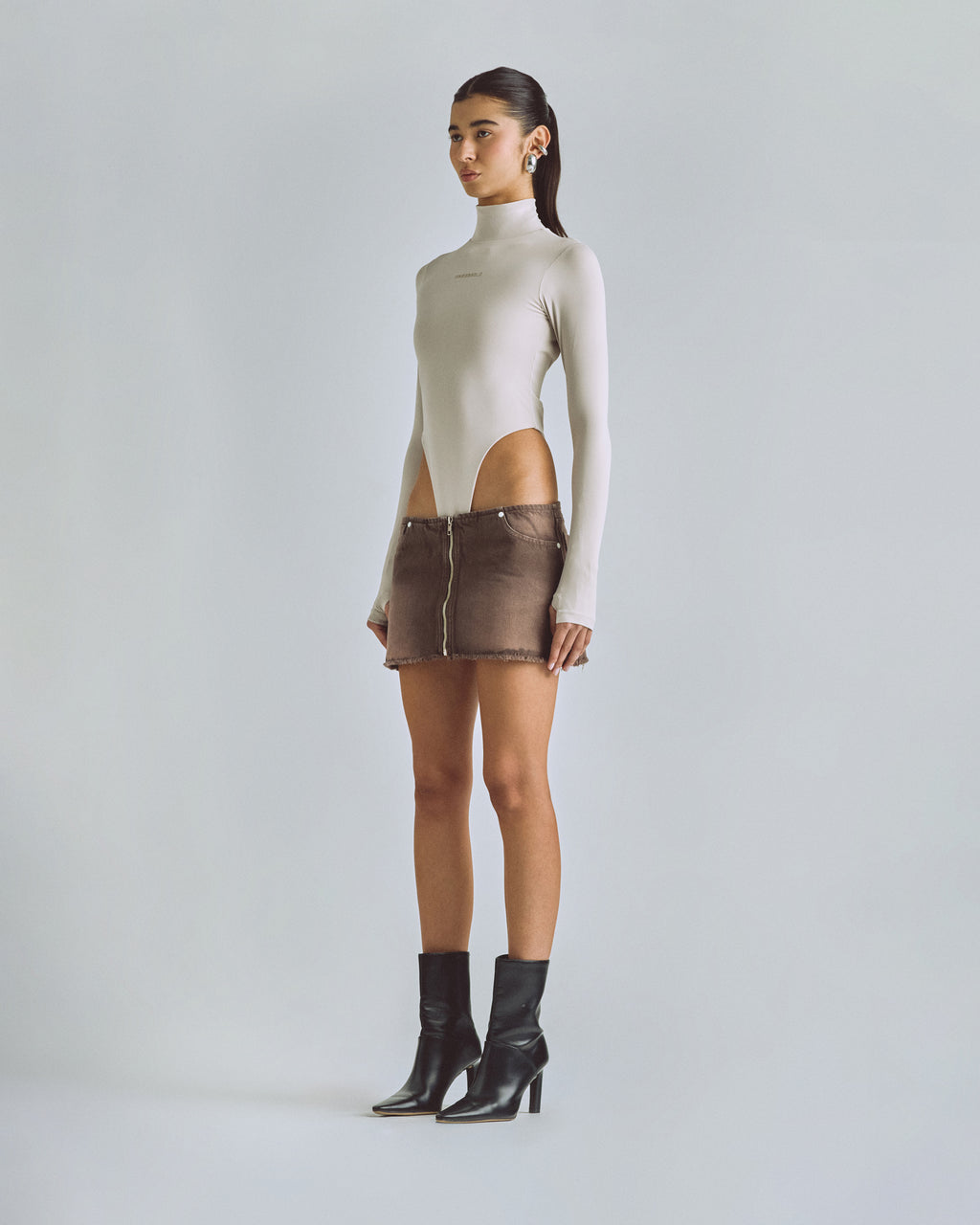 BODY TURTLENECK BACKLESS CREAM