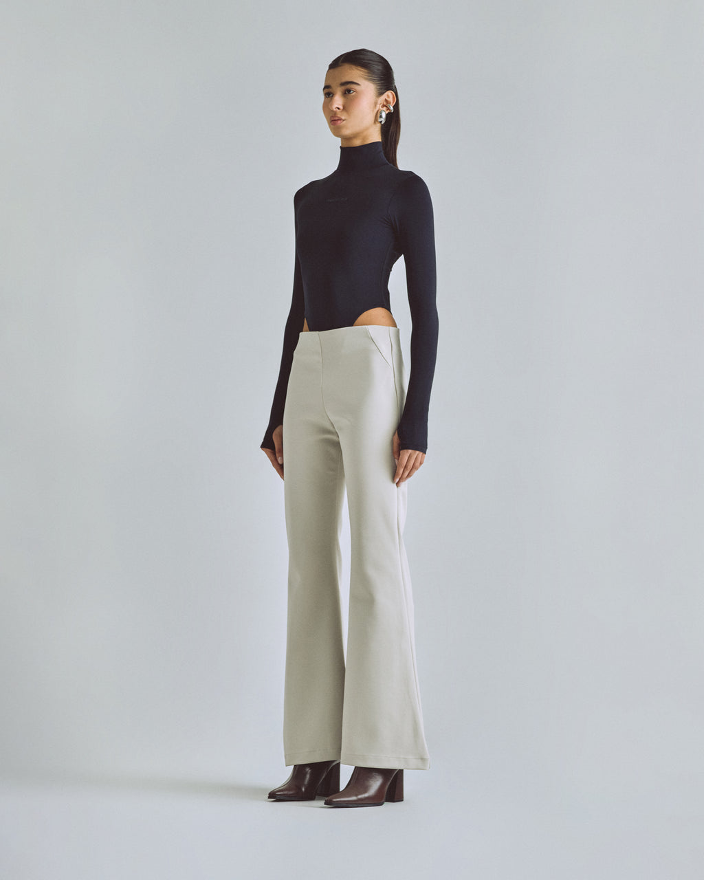 BASICS TURTLENECK BACKLESS BODY BLACK