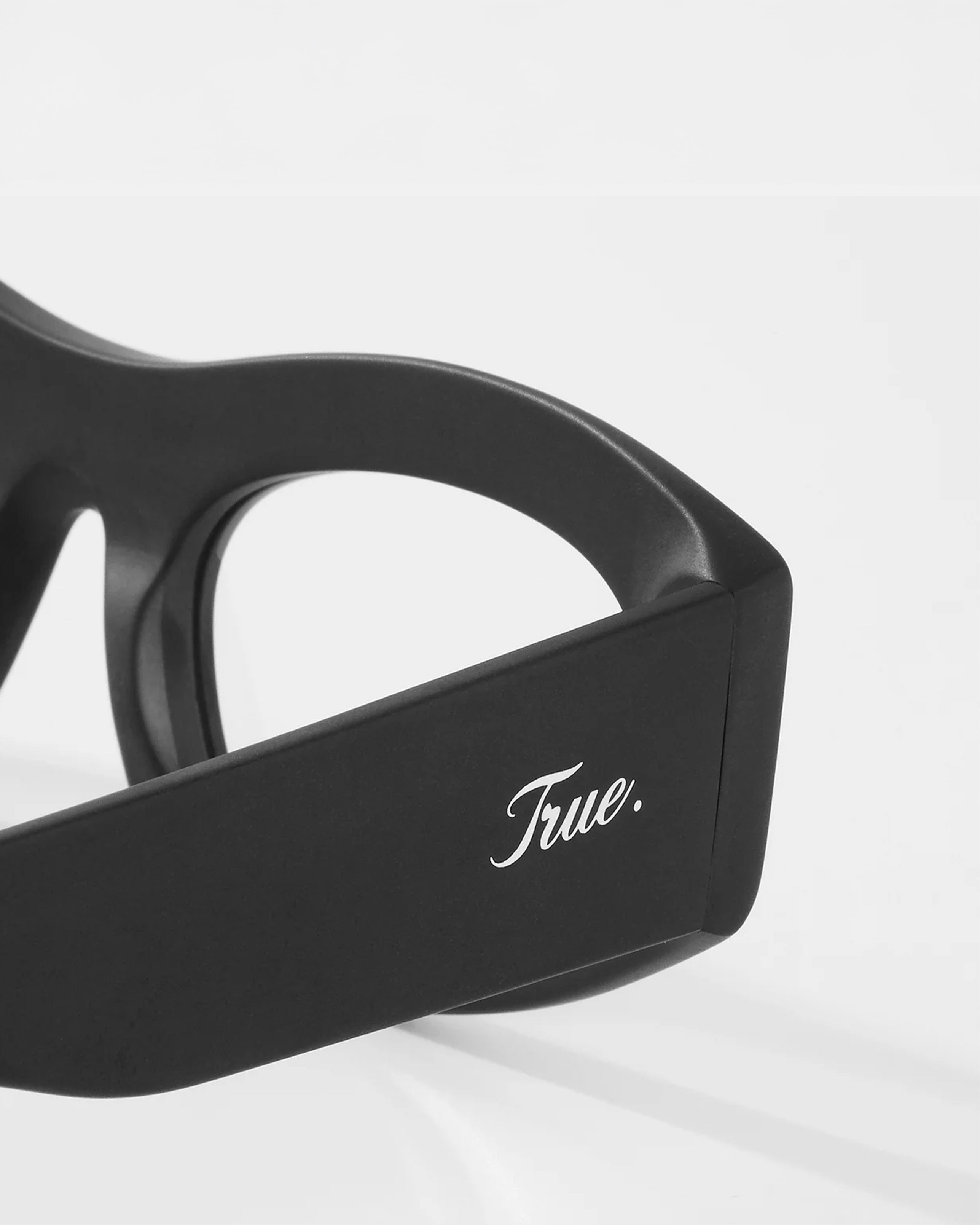 TRUE GEOMETRIC CLEAR SUNGLASSES