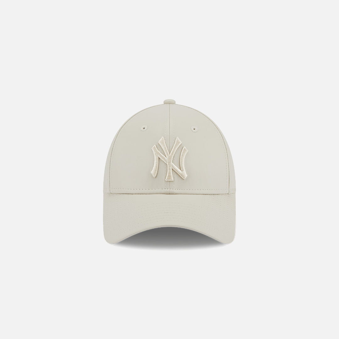 NEW ERA PU COLLECTION 9FORTY AJUSTABLE CAP CREAM