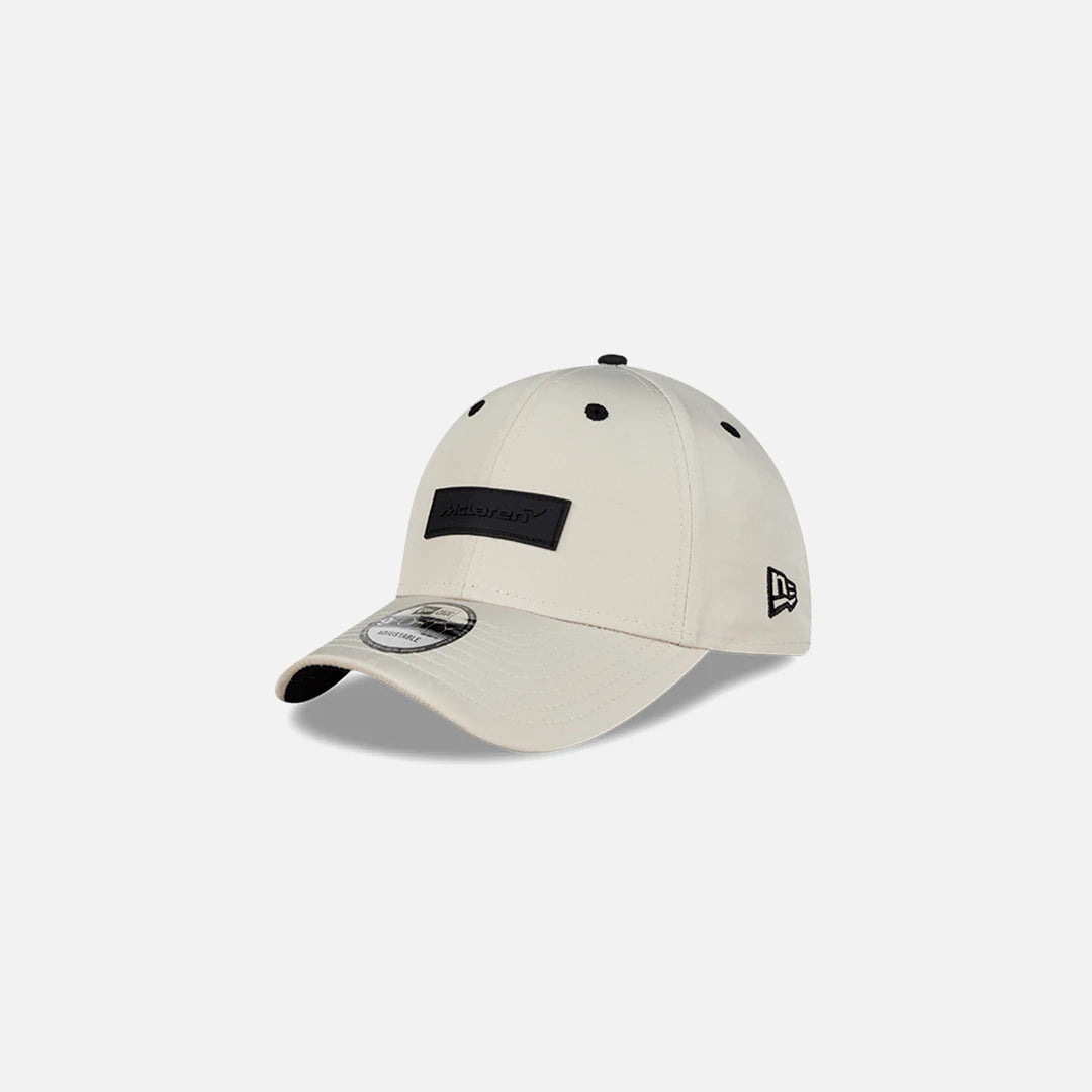 NEW ERA MCLAREN F1 TEAM RUBBER PACTH 9 FORTY BEIGE