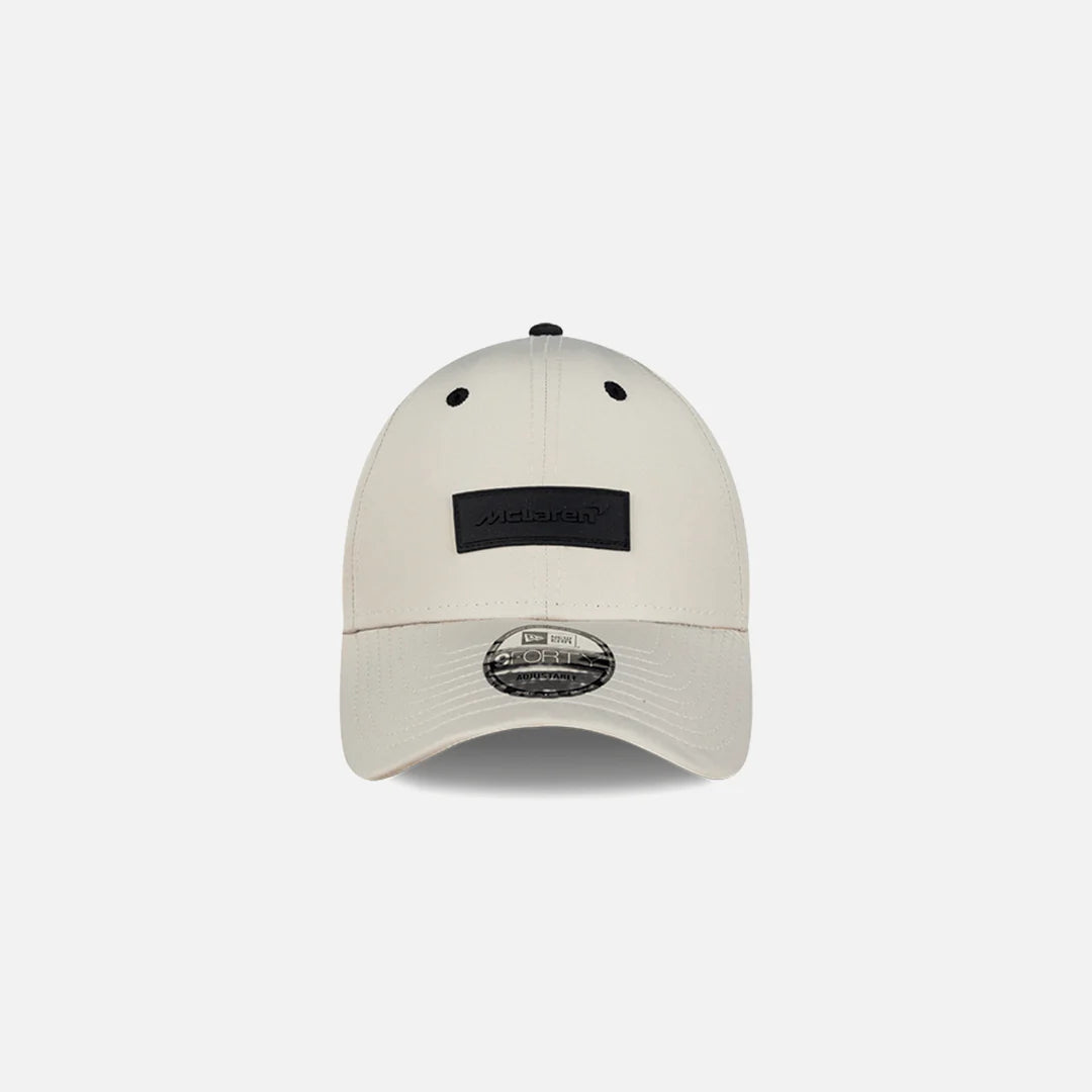 NEW ERA MCLAREN F1 TEAM RUBBER PACTH 9 FORTY BEIGE