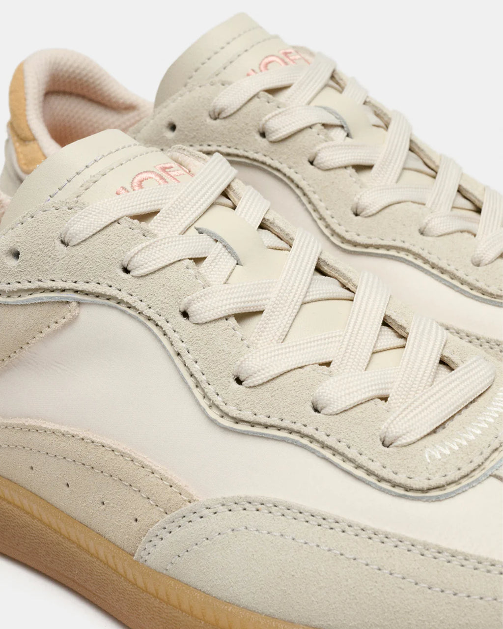 HOFF ALLEY BEIGE WOMAN