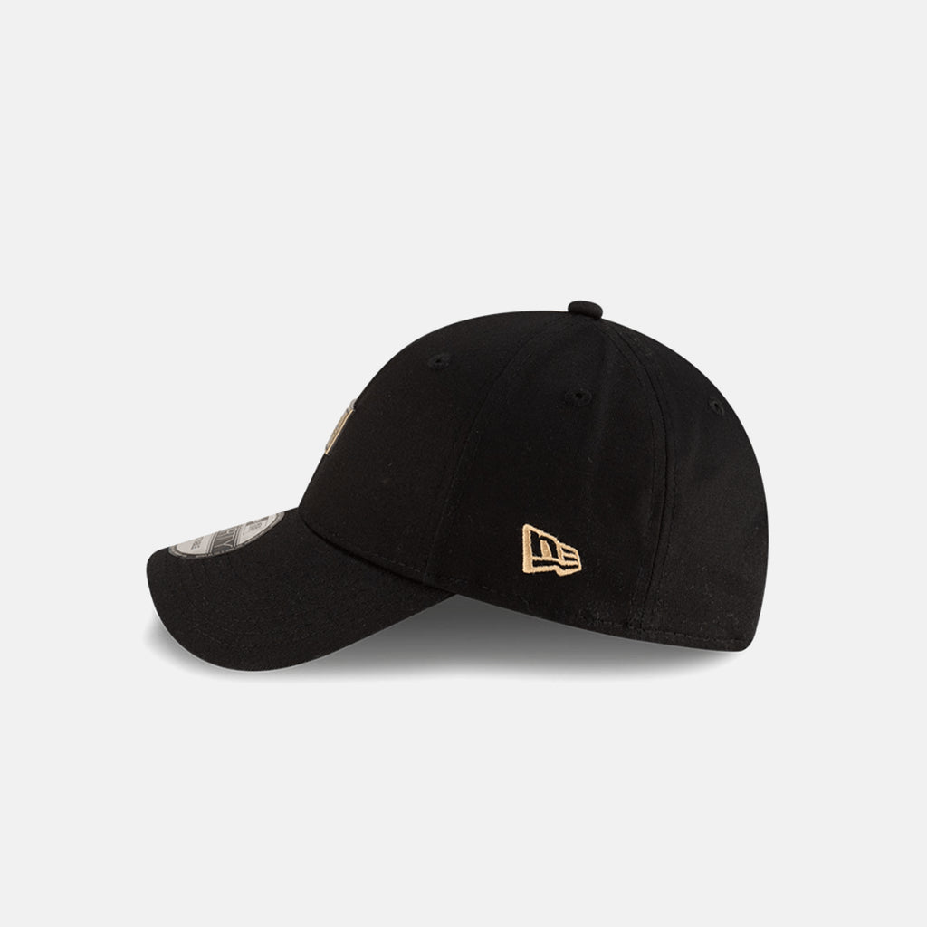NEW ERA METAL BADGE 9FORTY NEGRA