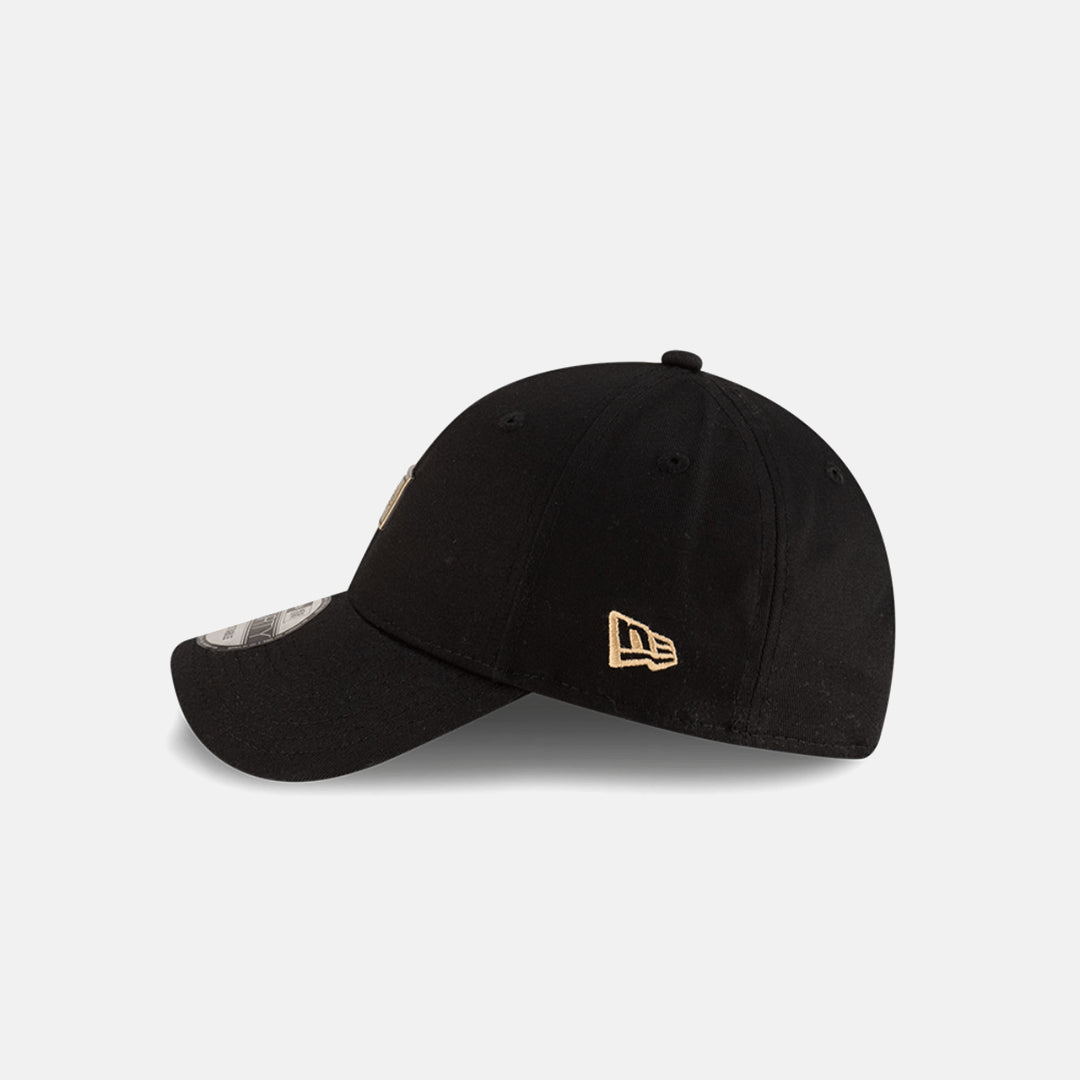 NEW ERA METAL BADGE 9FORTY NEGRA