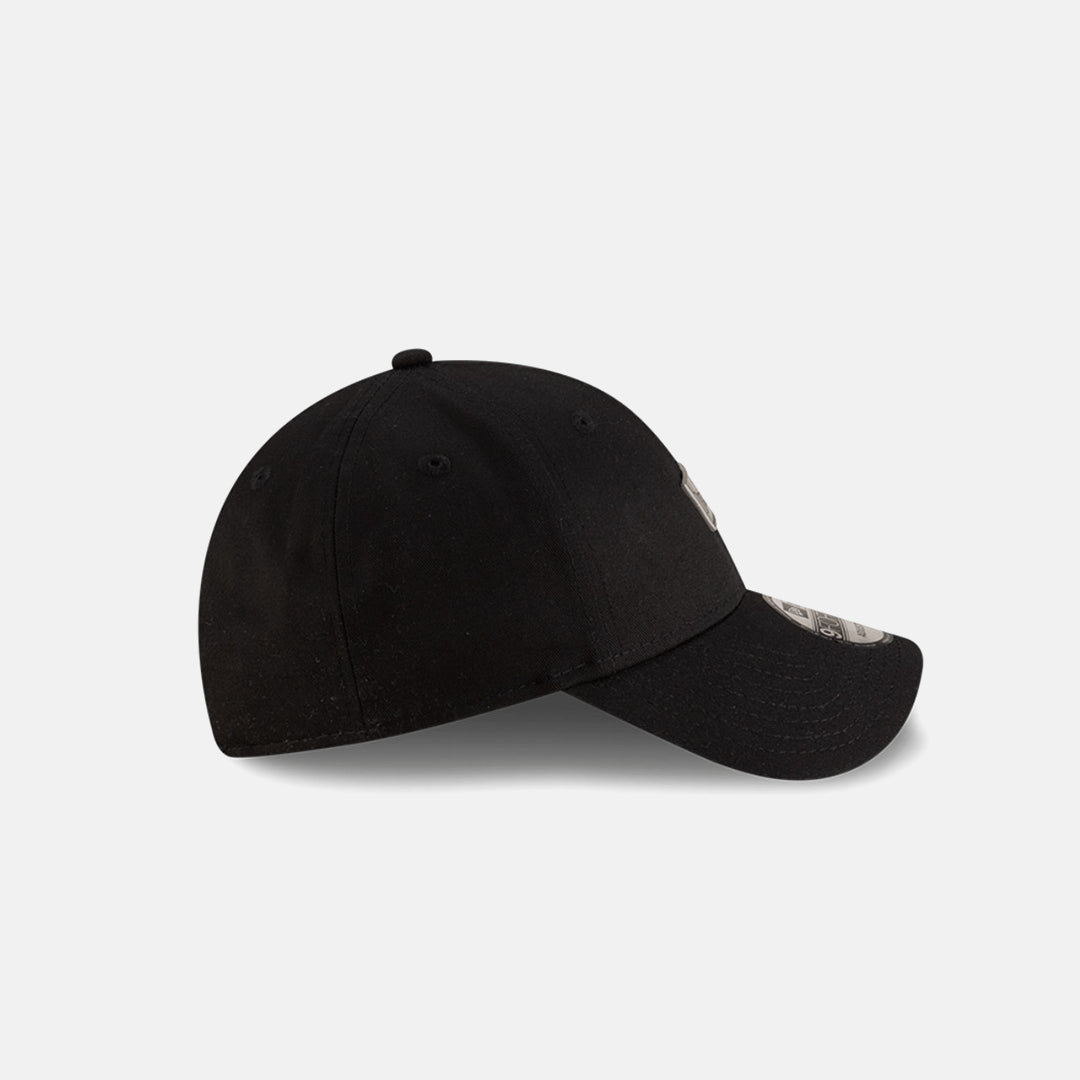 NEW ERA METAL BADGE 9FORTY NEGRA