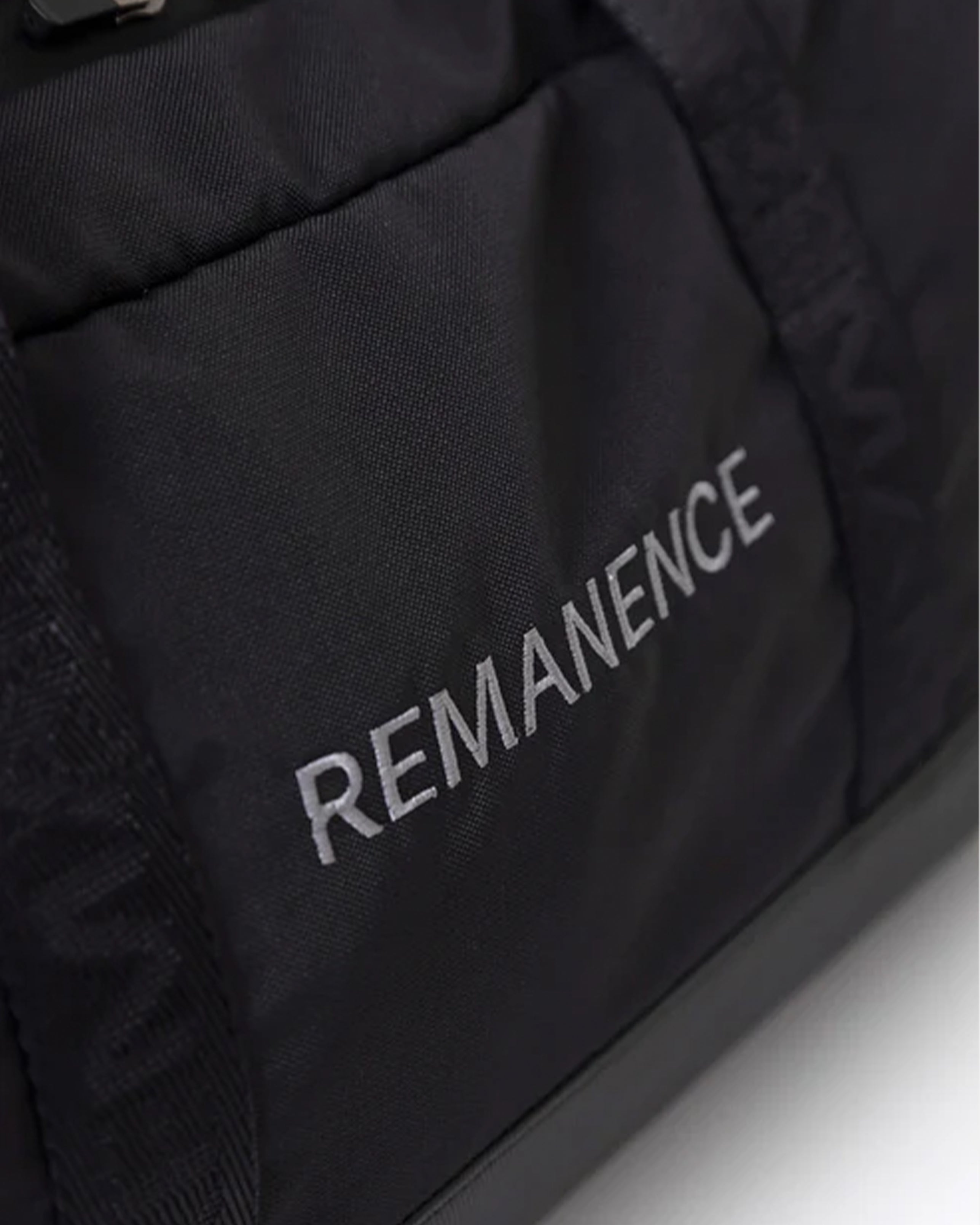 REMANENCE DUFFLE BAG EDGE (NEGRO)