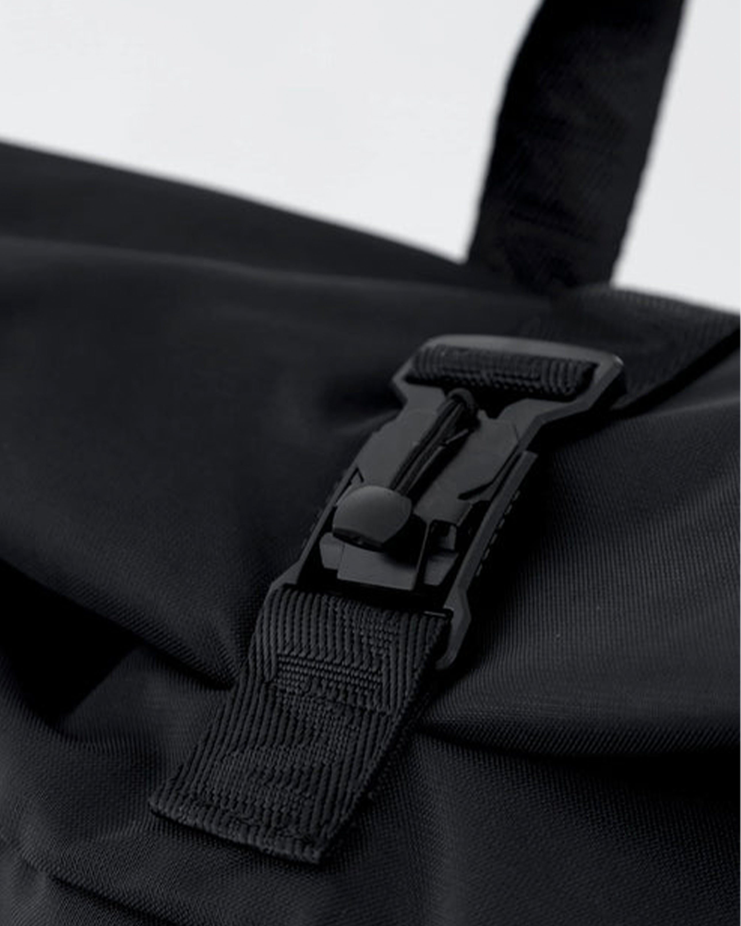 REMANENCE ADVENTURE BACKPACK – NEGRO