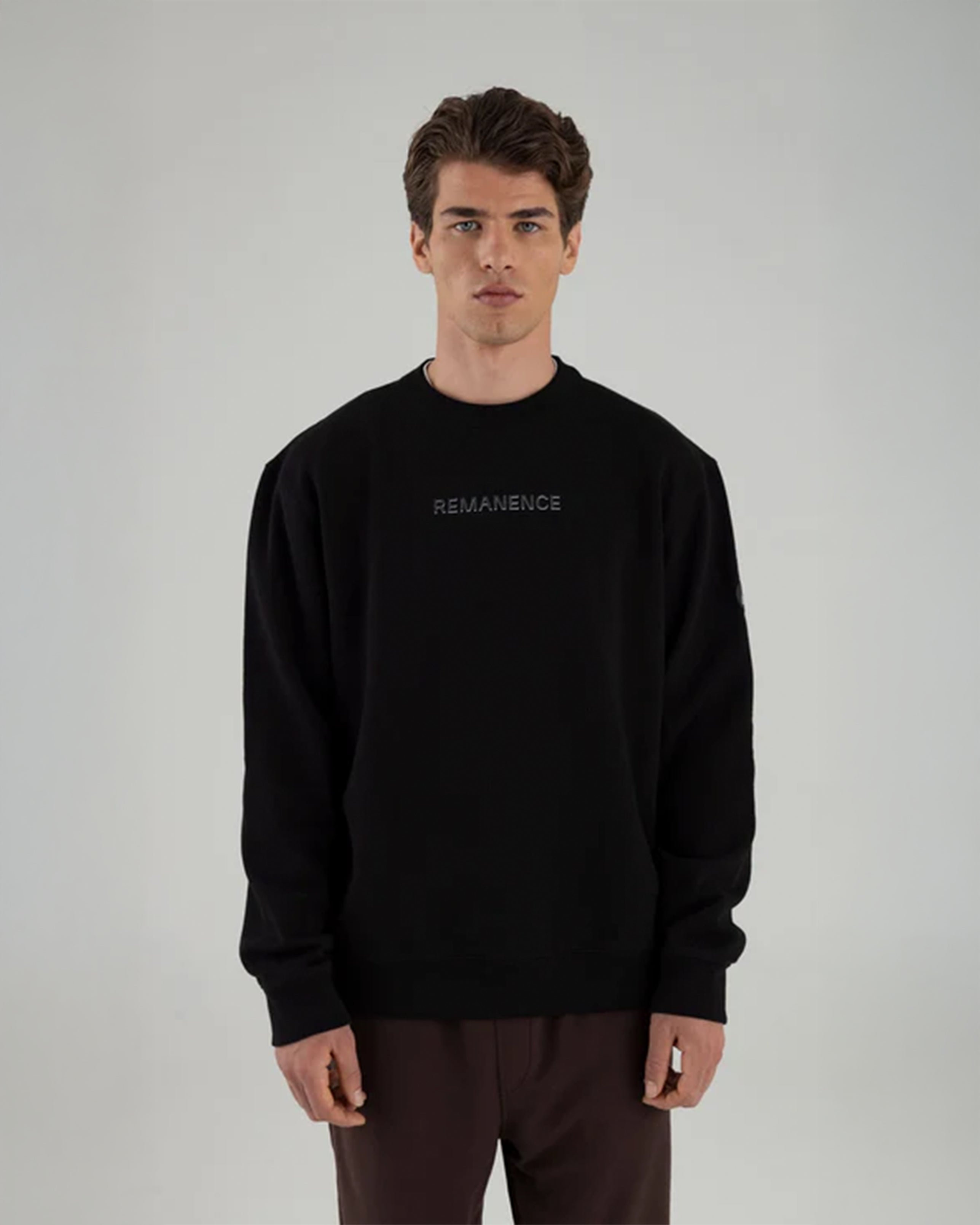 REMANENCE REGULARFIT VERGE CREWNECK – NEGRO