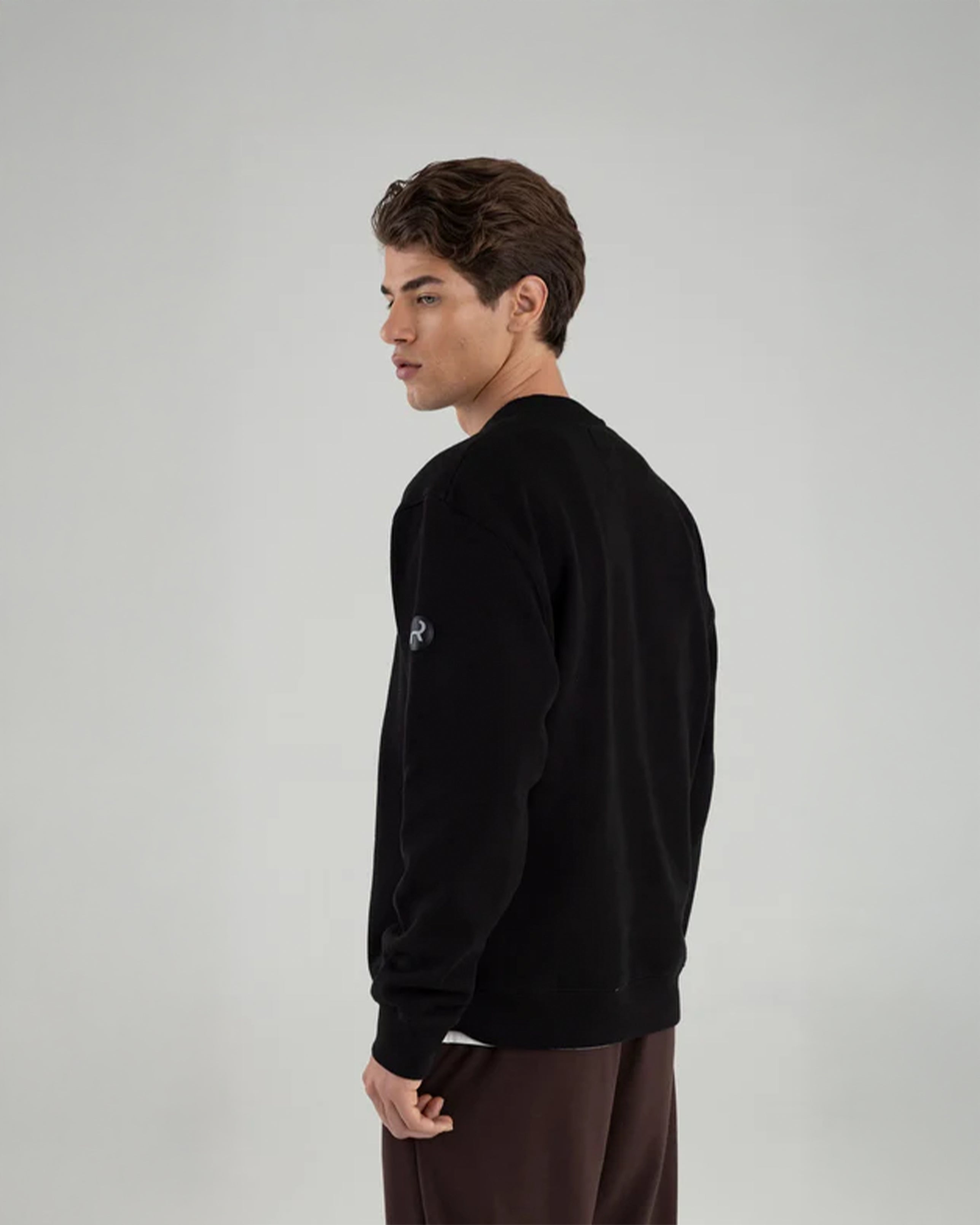 REMANENCE REGULARFIT VERGE CREWNECK – NEGRO