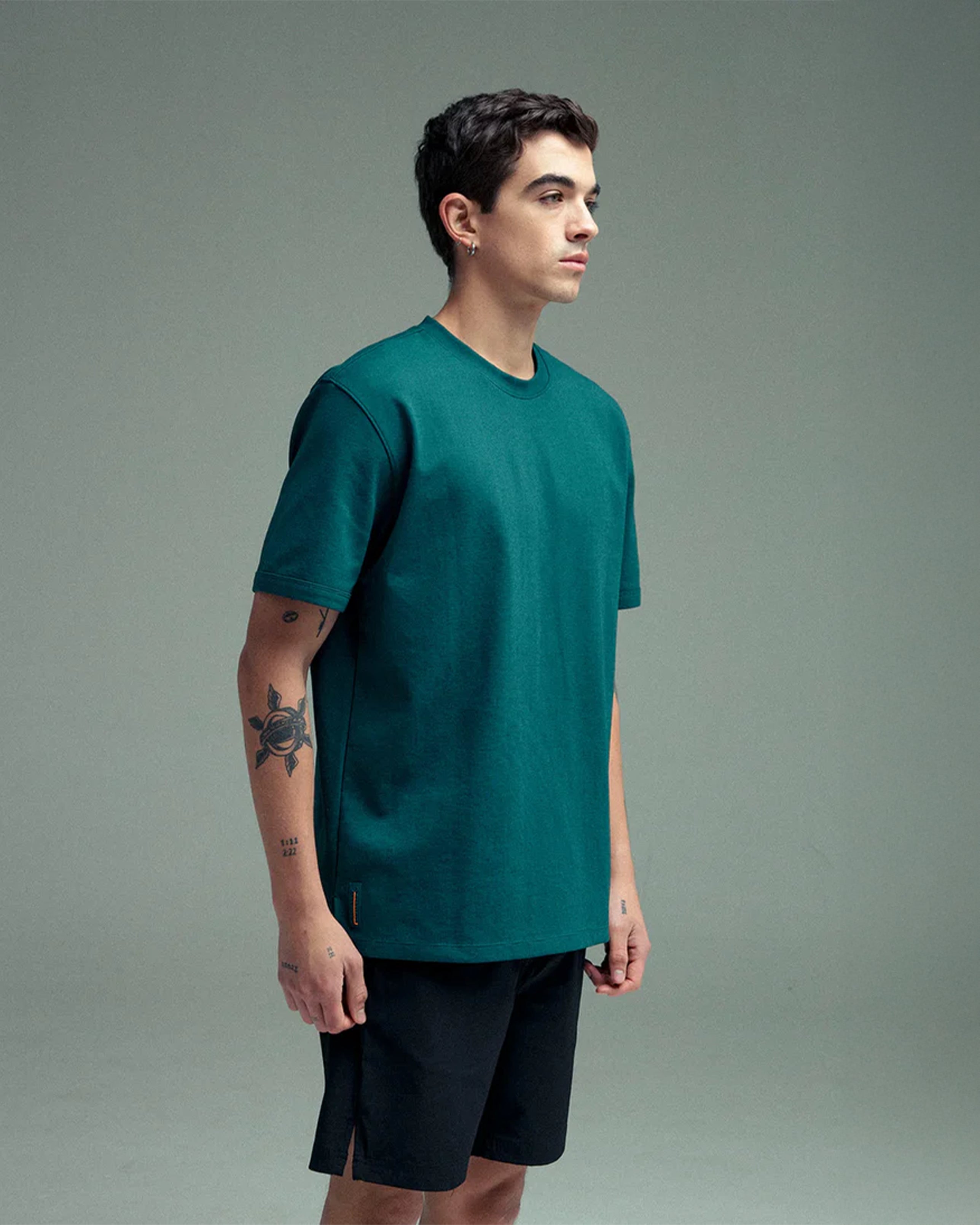 REMANENCE RELAX FIT CLING T‑SHIRT – VERDE MARINO