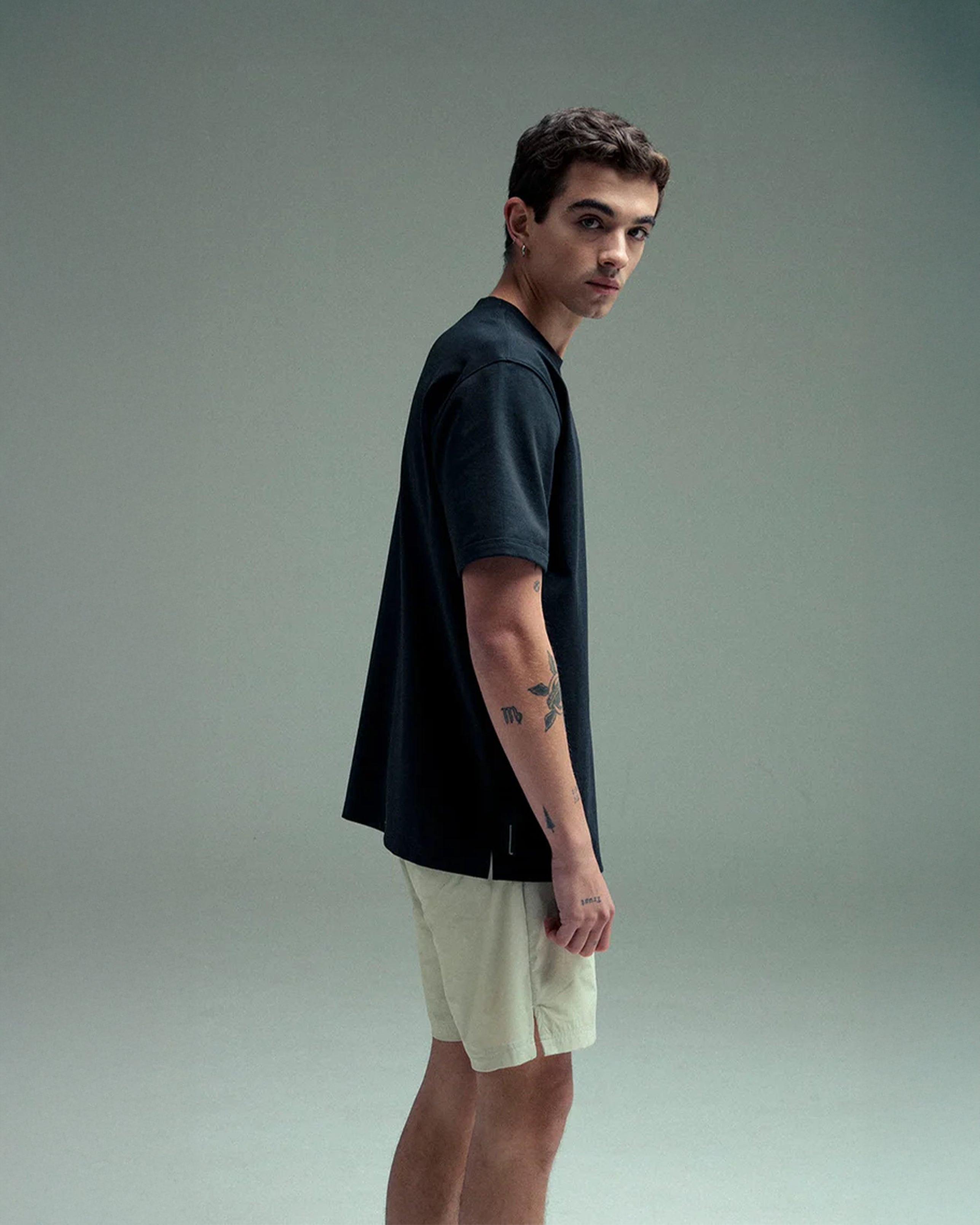 REMANENCE RELAX FIT CLING T‑SHIRT – NEGRO