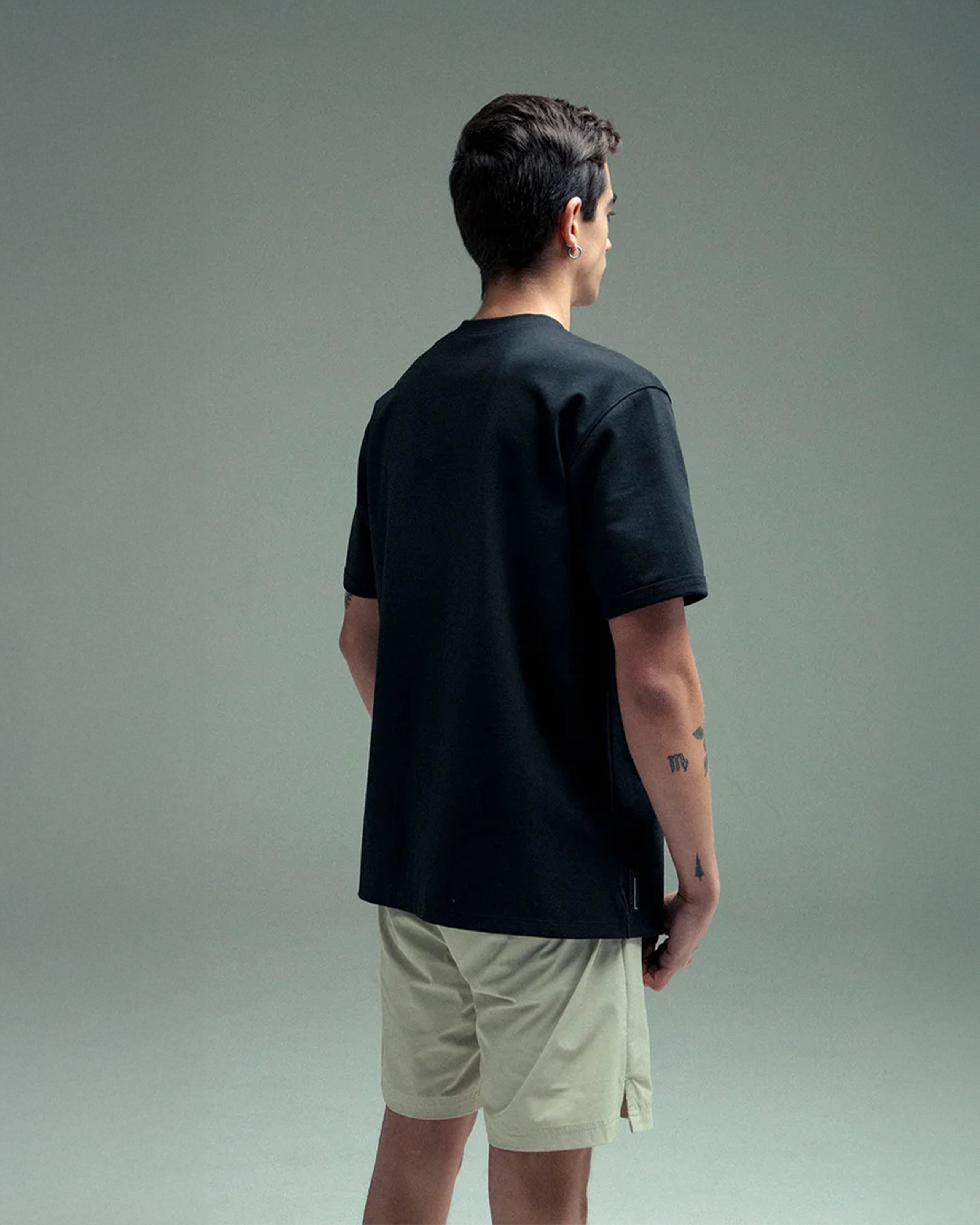 REMANENCE RELAX FIT CLING T‑SHIRT – NEGRO