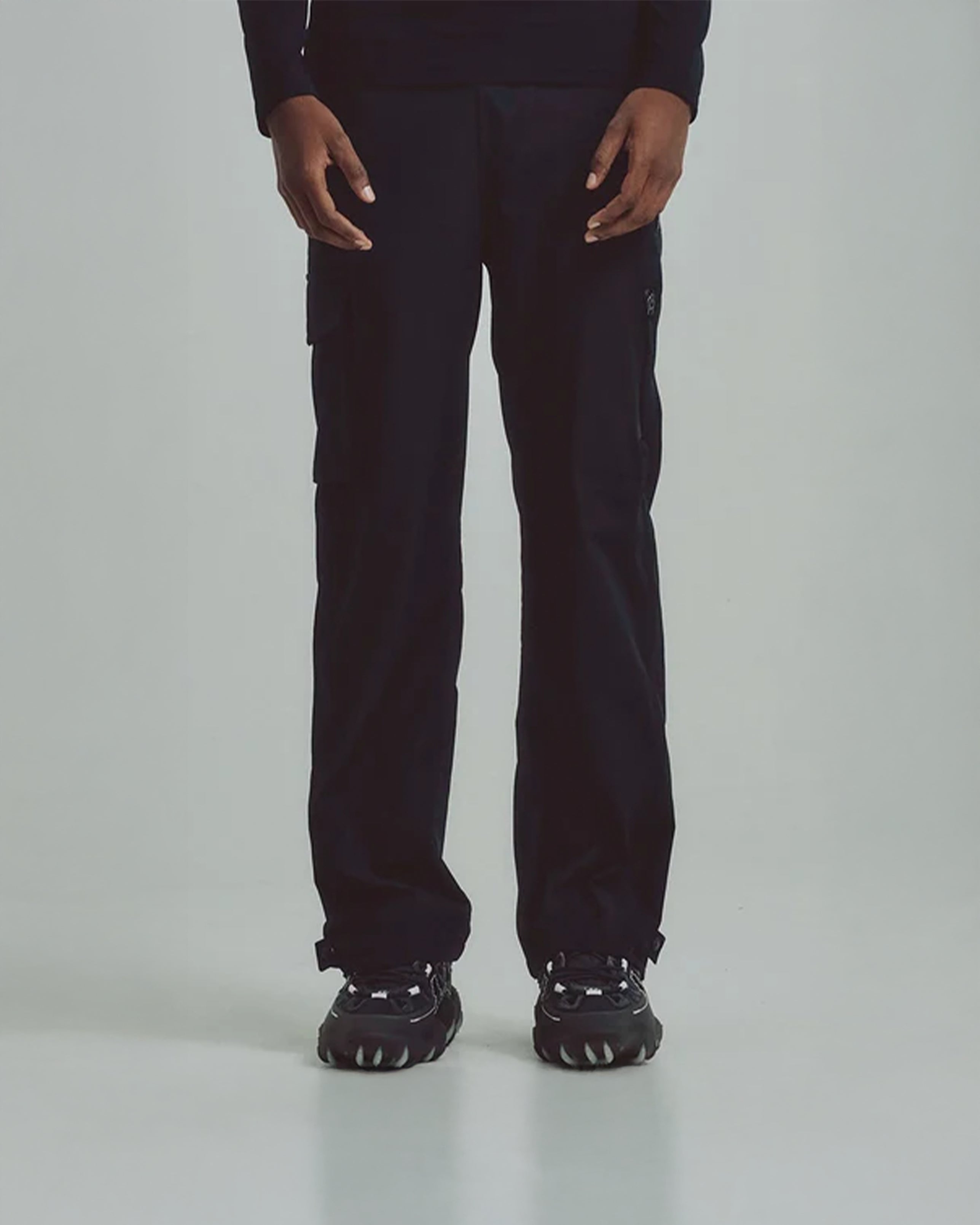 REMANENCE SEMI FIT IRON PANTS – NEGRO