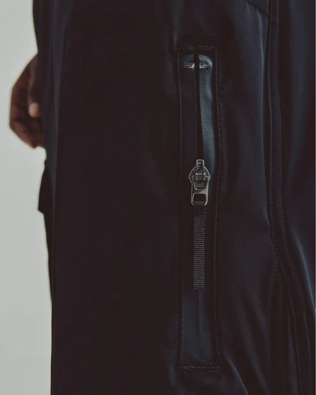 REMANENCE SEMI FIT IRON PANTS – NEGRO