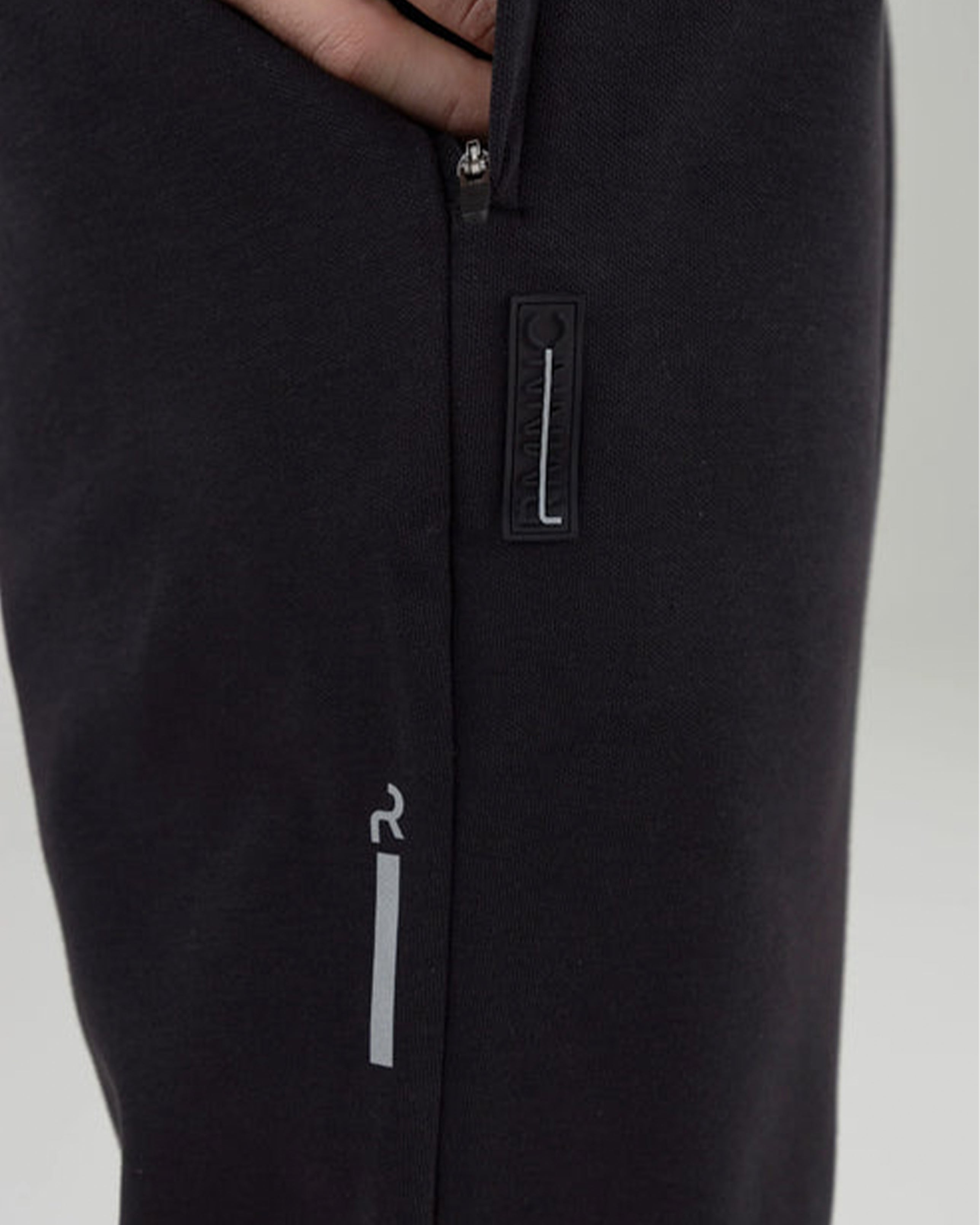 REMANENCE SEMIFIT CHROMA JOGGER – NEGRO