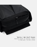 Morral THE FRENCHIE CO Leather Anti-Theft Speed Backpack en cuero italiano negro, bolsillo para botella y ropa humeda