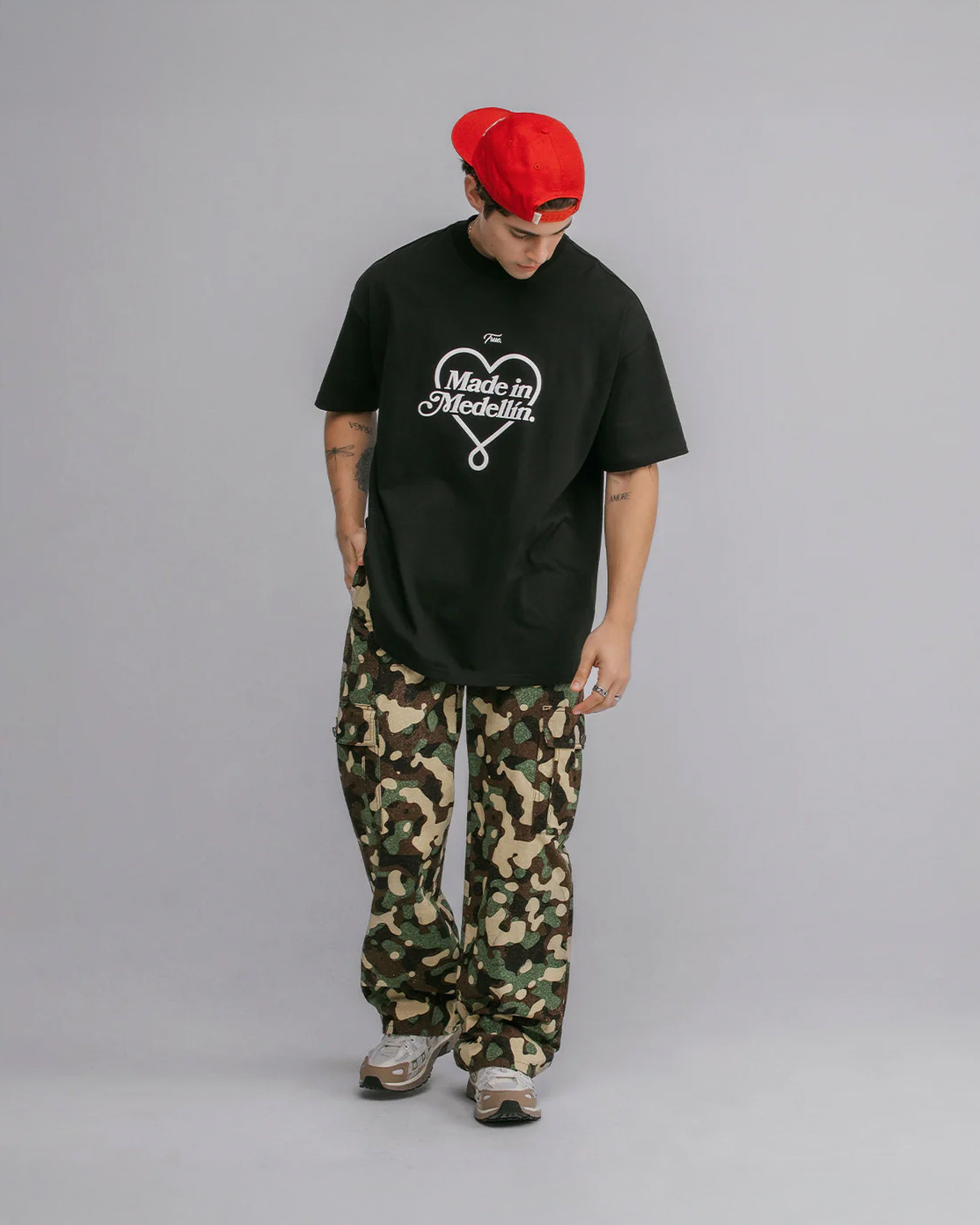 TRUE CAMISETA OVERSIZED MEDELLÍN - NEGRA