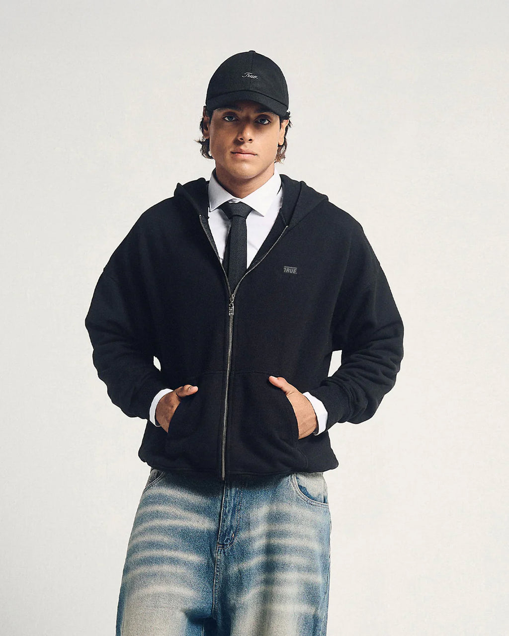 TRUE CLASSIC ZIPPER HOODIE - BLACK