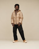 Botines UGG Ultra Mini Weather Hybrid Chestnut hombre, puesto en modelo
