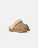Clogs UGG Disquette Sand mujer, vista frontal en ángulo