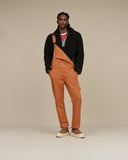 Slip-ons UGG Tasman Weather Hybrid Chestnut hombre, puesto en modelo