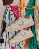 Tenis Veja Campo Extra White Natural Suede unisex, foto de estilo